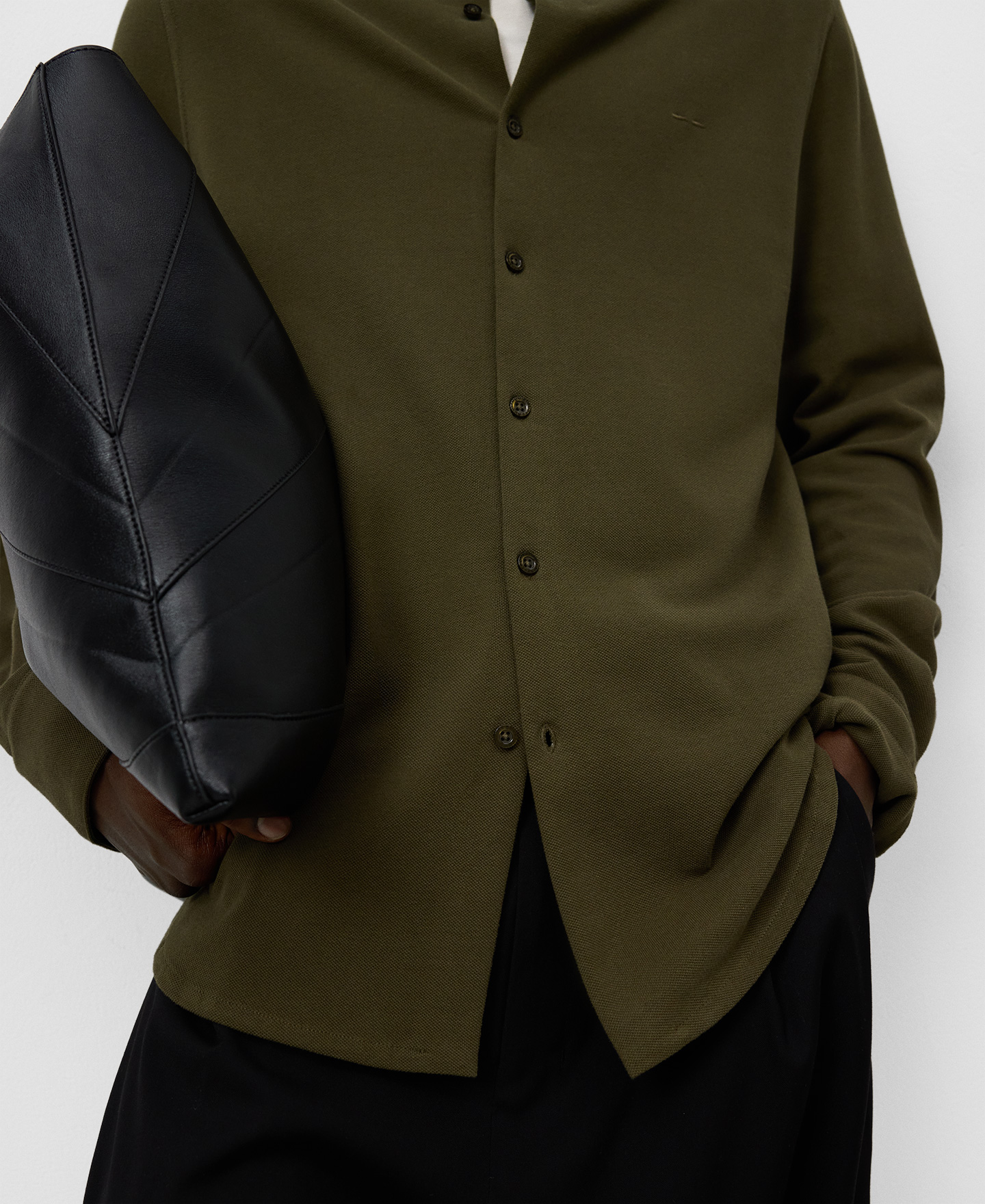 Camisa regular fit cuello solapa hombre image number 3