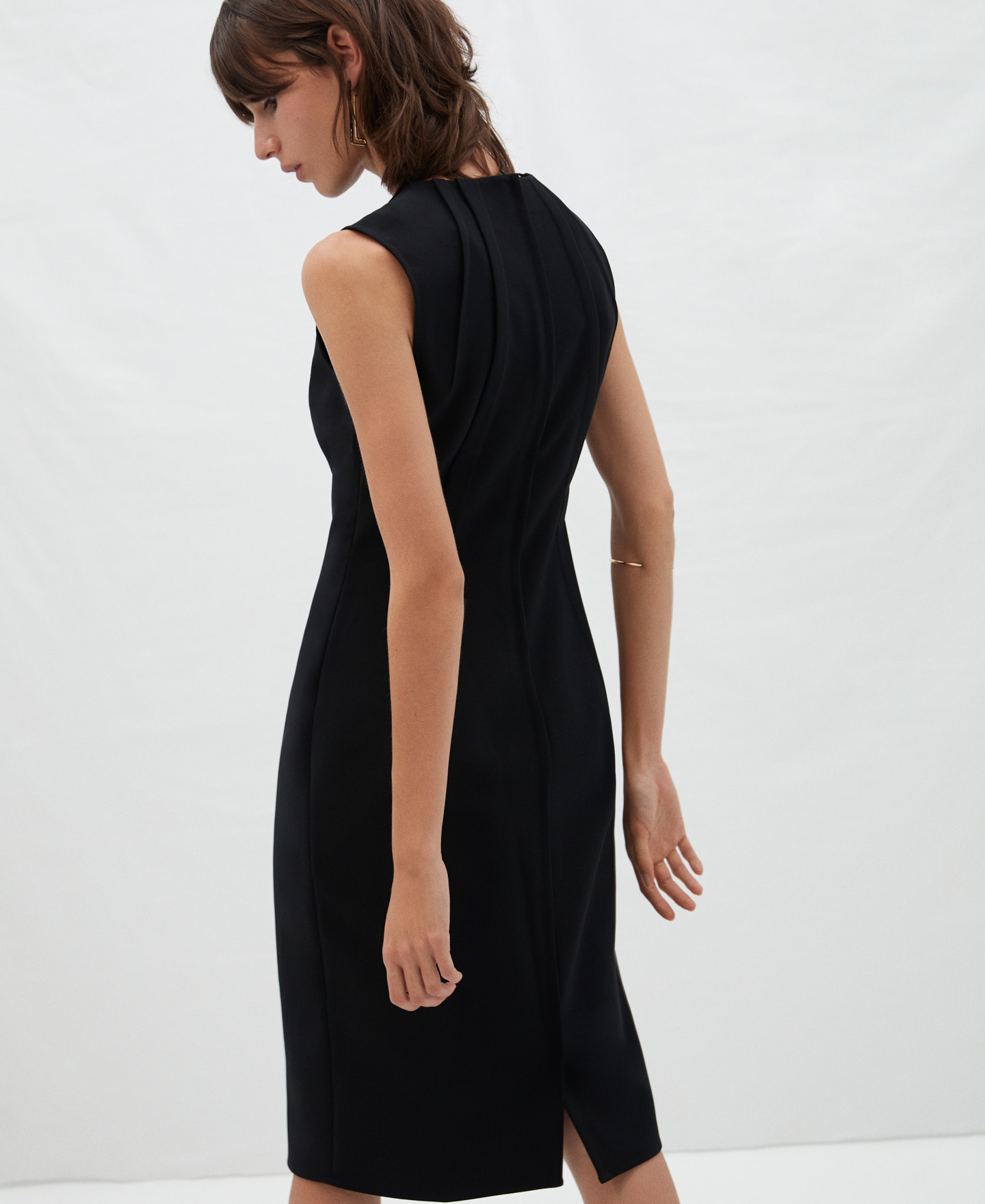 Sleeveless fitted dress image number 2