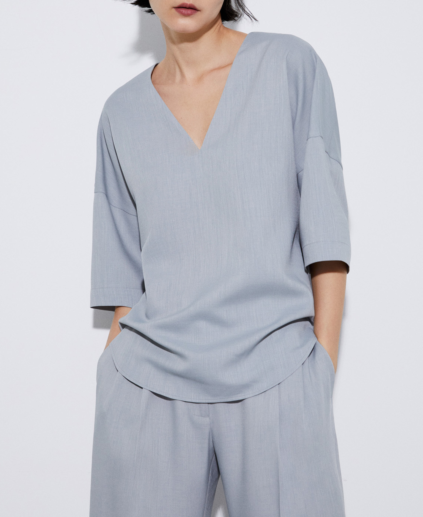 Recycled polyester V-neckline blouse image number 0