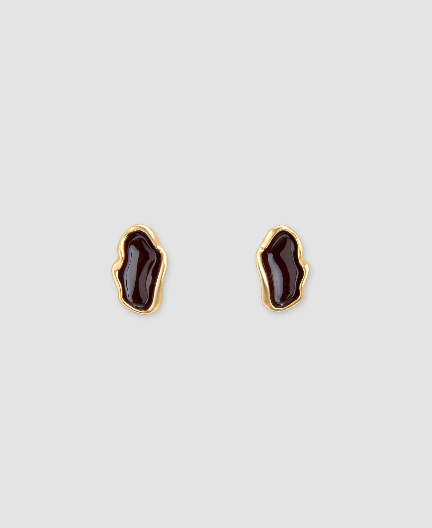 Zinc and resine Pétalo earring image number 0