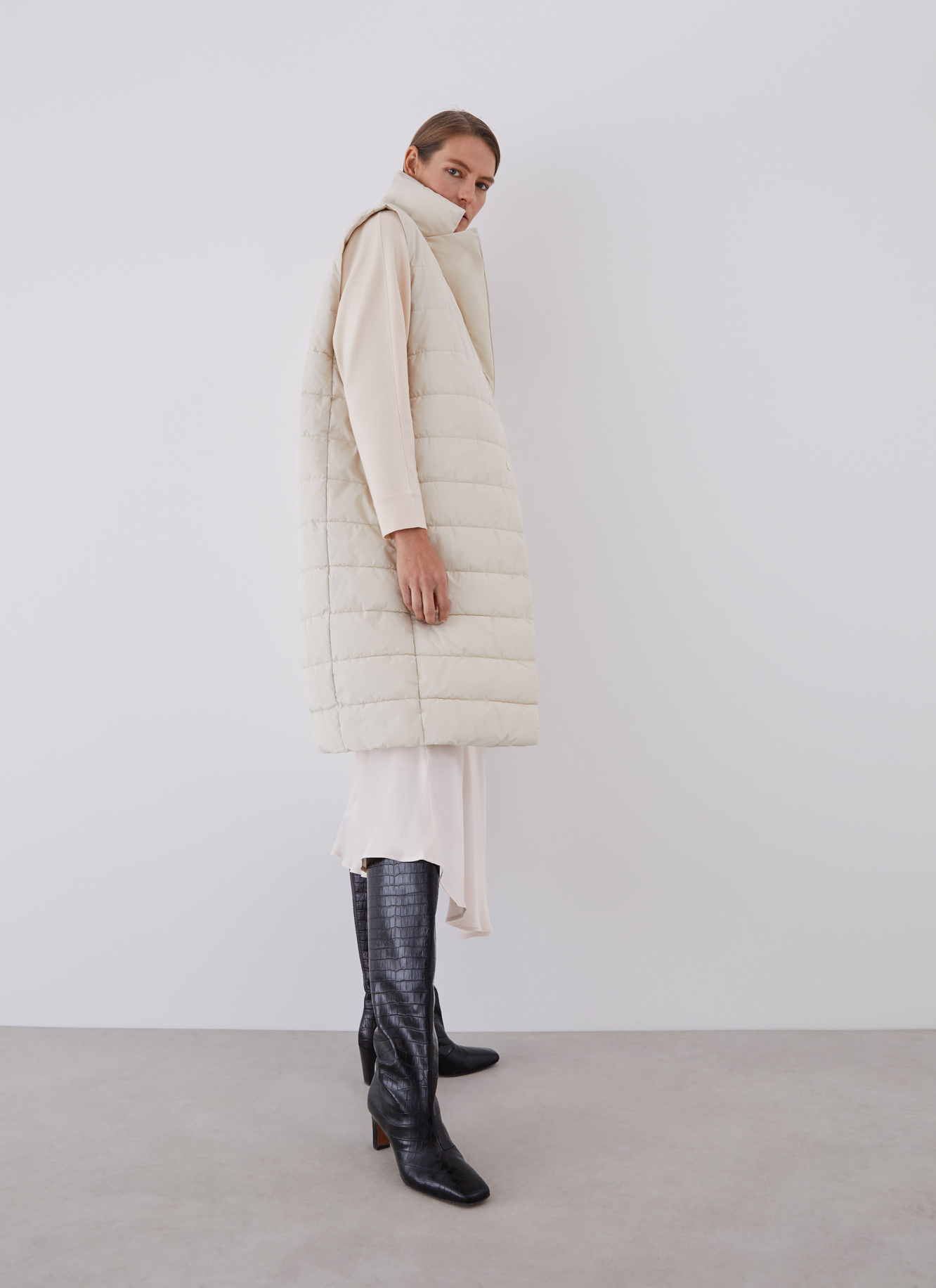 Long padded vest image number 4