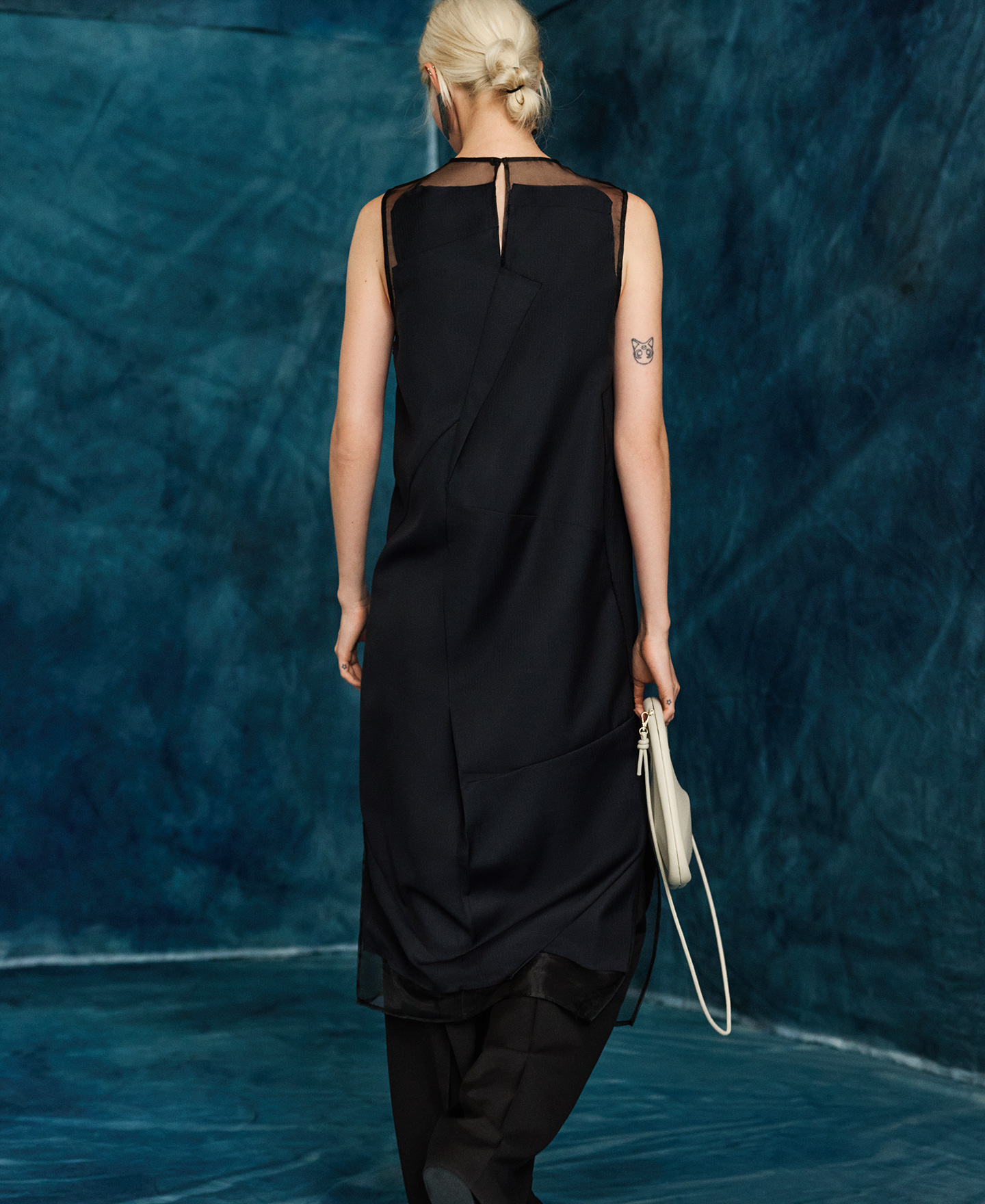 Contrast fabric crinkle dress woman image number 1