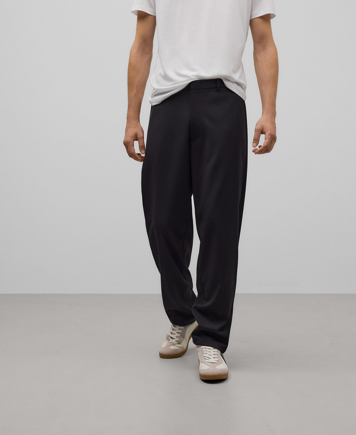 Black tailored trousers man image number 0