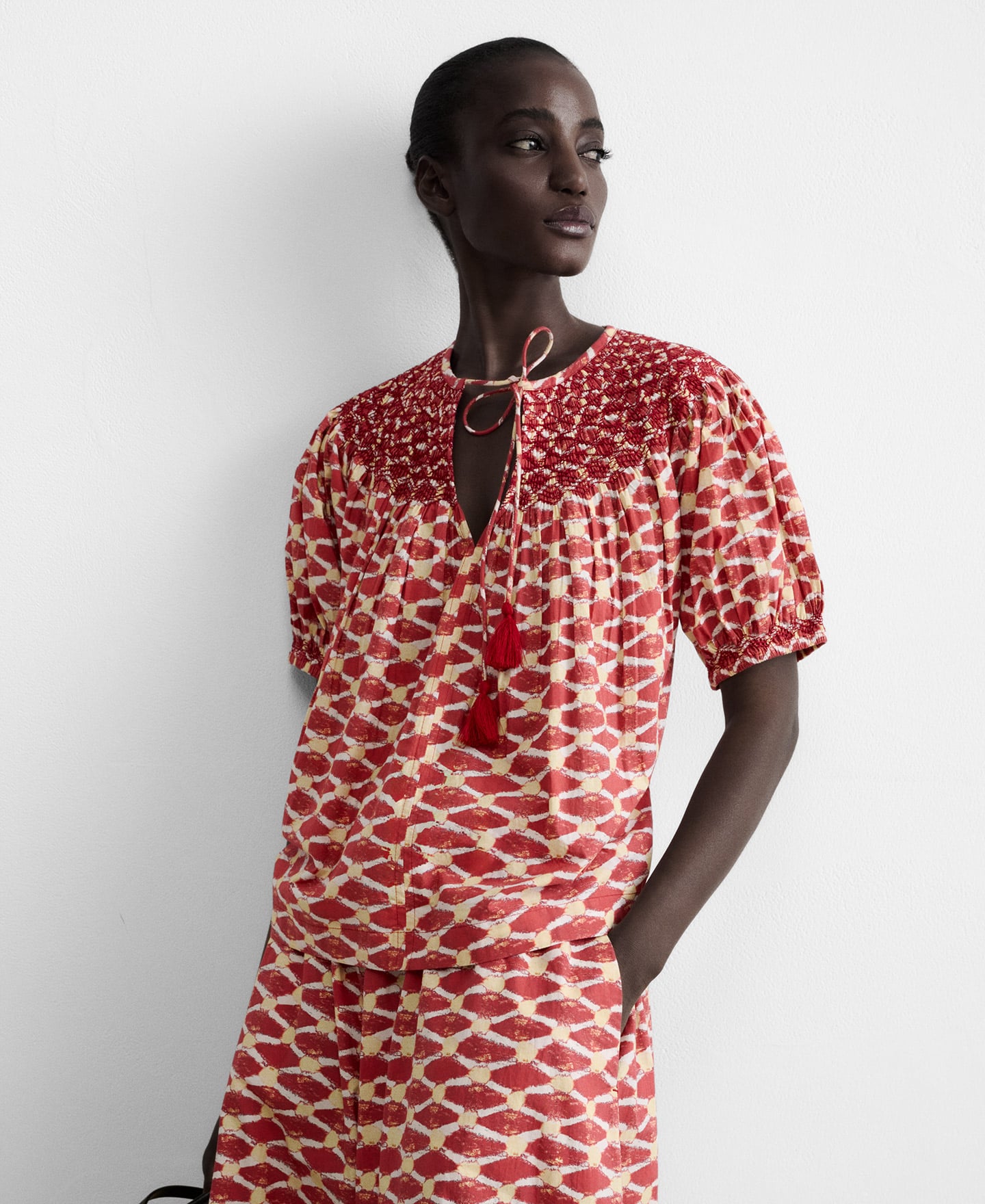 Blusa estampada nido de abeja borlas image number 0