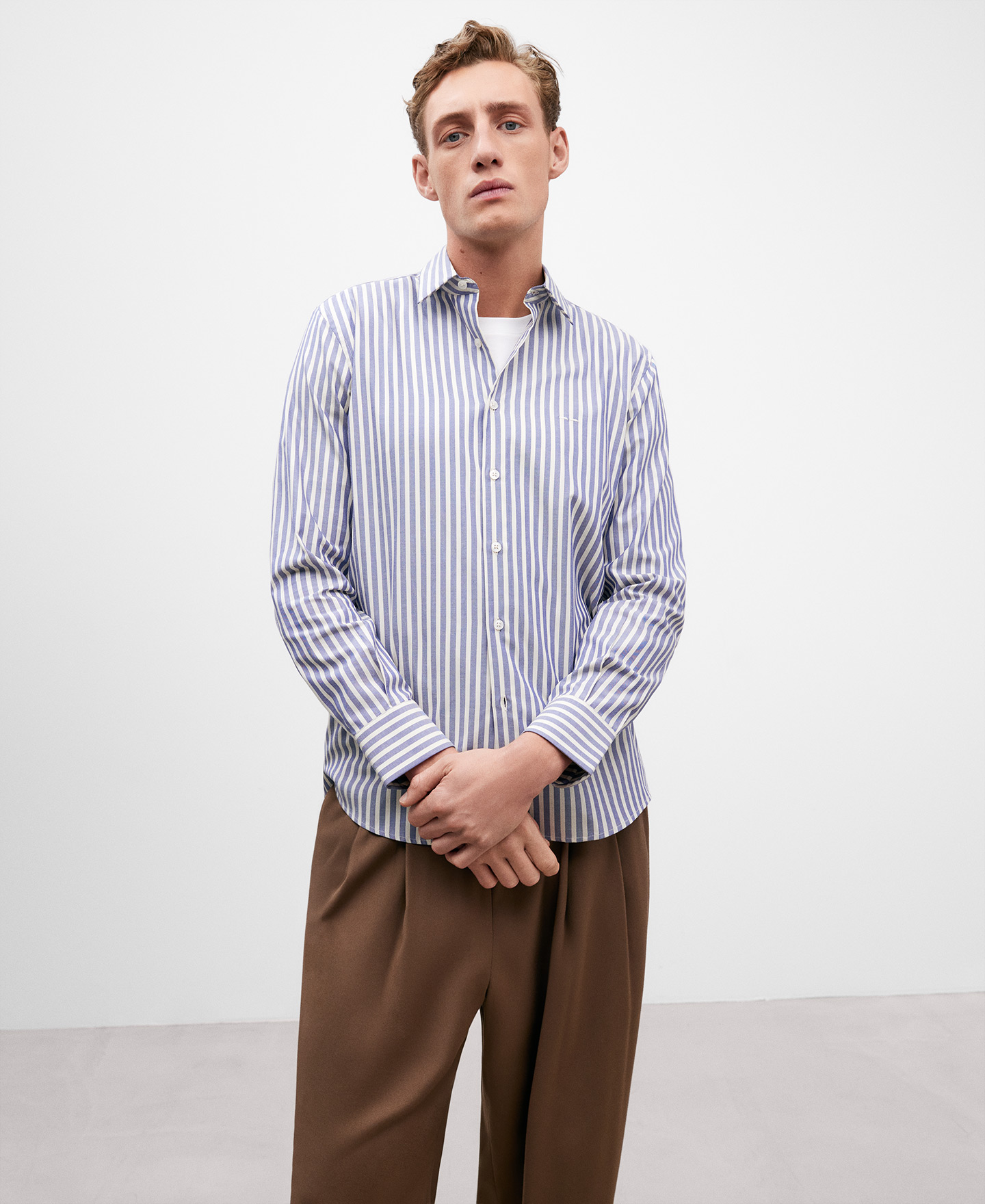 Camisa azul rayas algodón hombre image number 0
