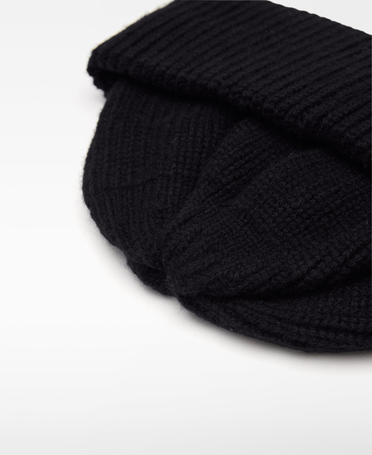 Chunky wool knit beanie hat man image number 2