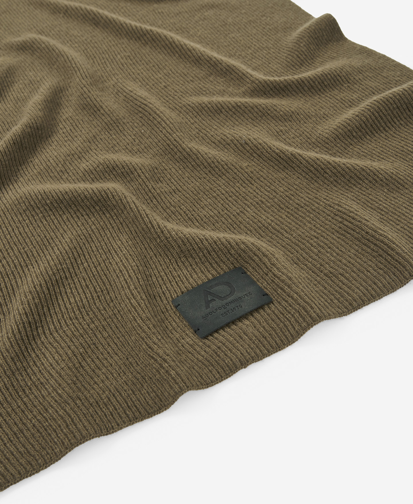 Green merino wool scarf for men image number 2