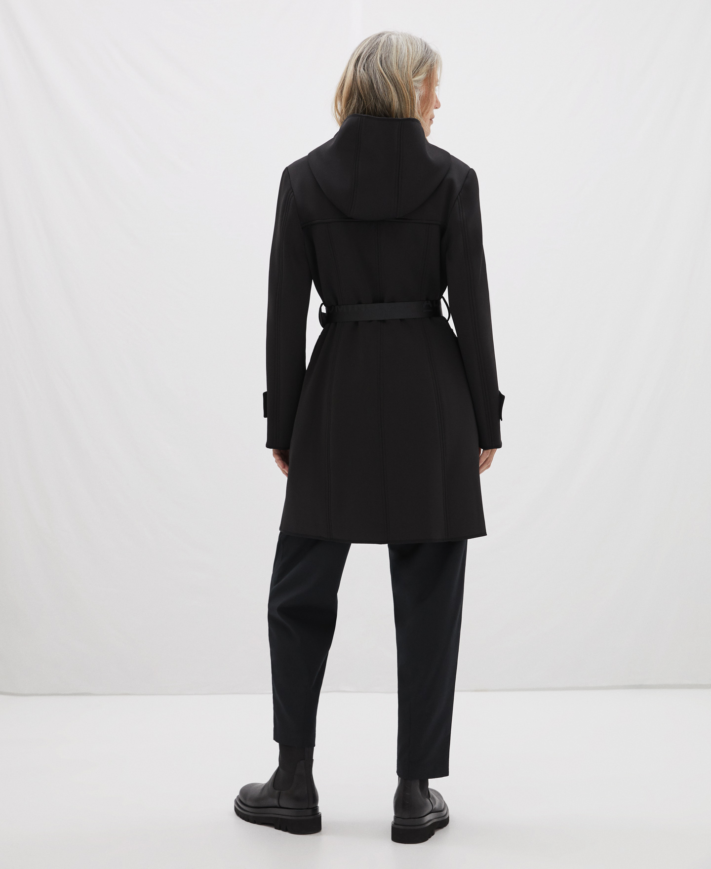 Gabardina con capucha en neopreno image number 2