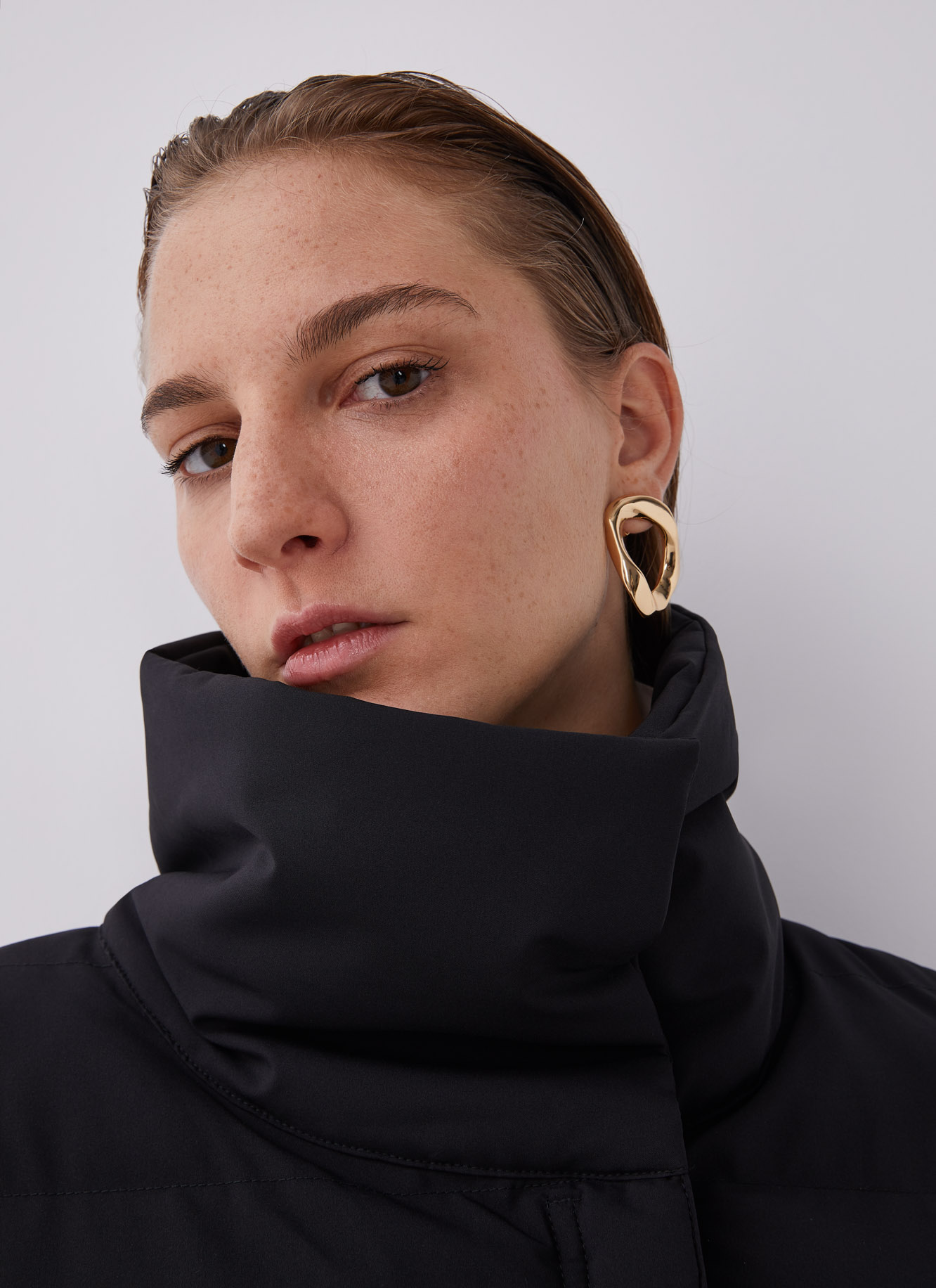 Puffer coat with high collar image number 2