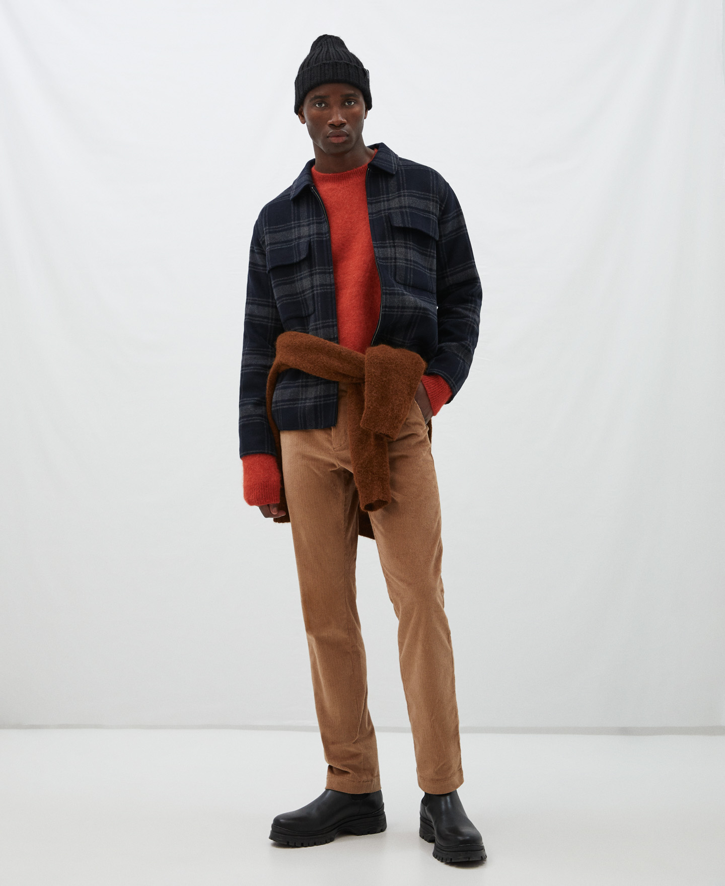 Crew neck sweater with raglan sleeves image number 1