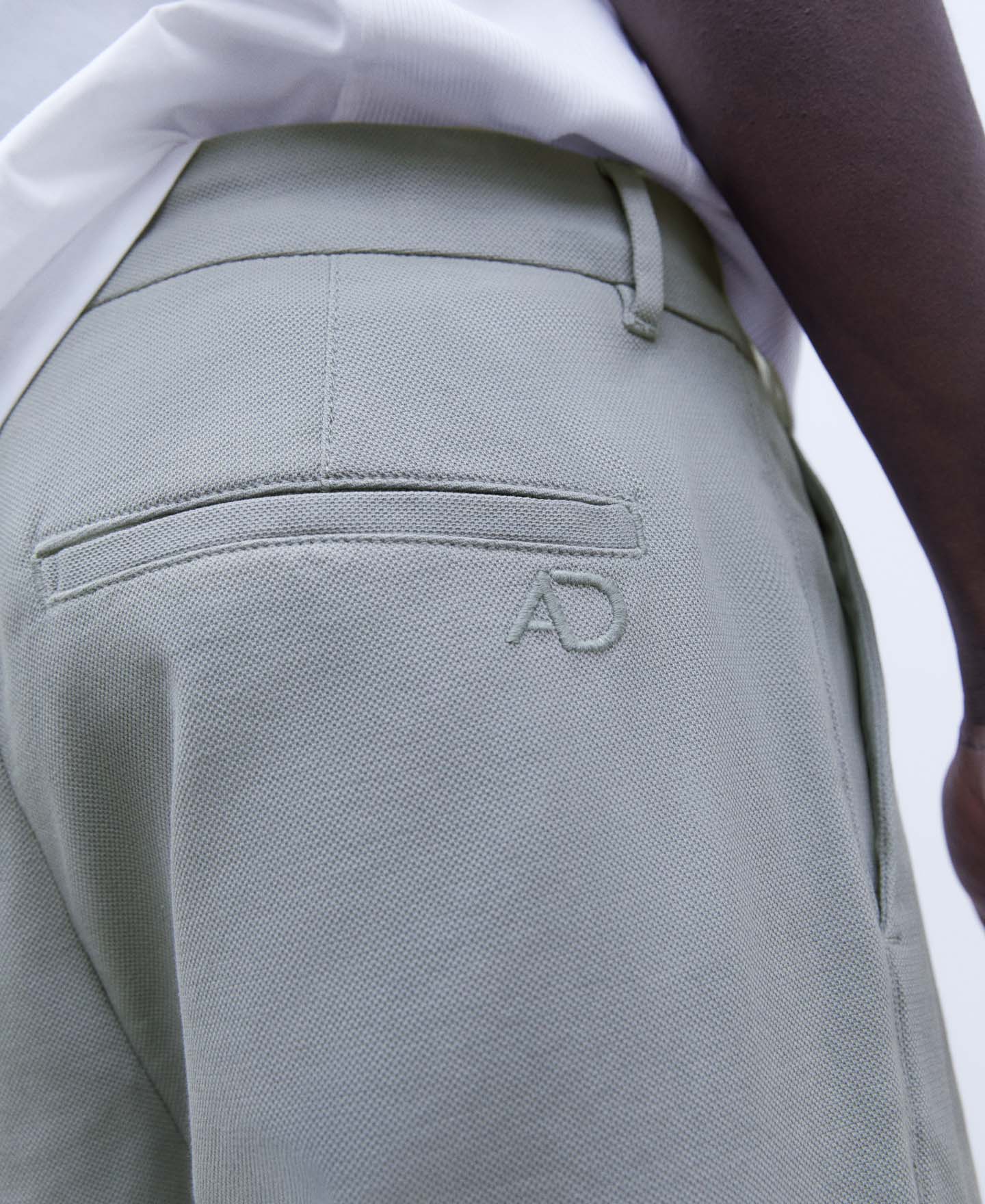 Loose chino trousers with darts image number 3