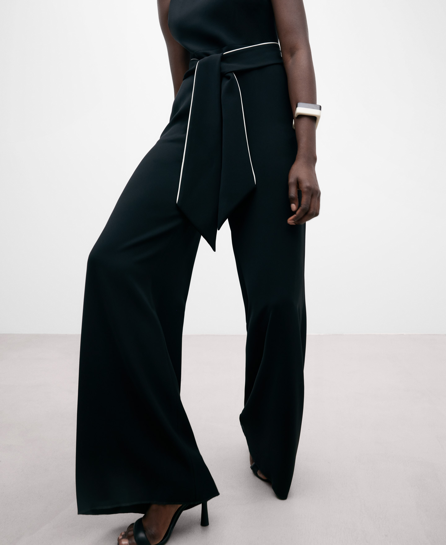 Halter neckline jumpsuit image number 3
