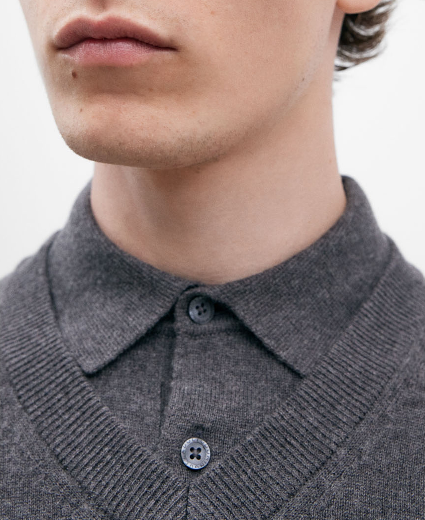 Jersey hombre cuello pico en algodón image number 3
