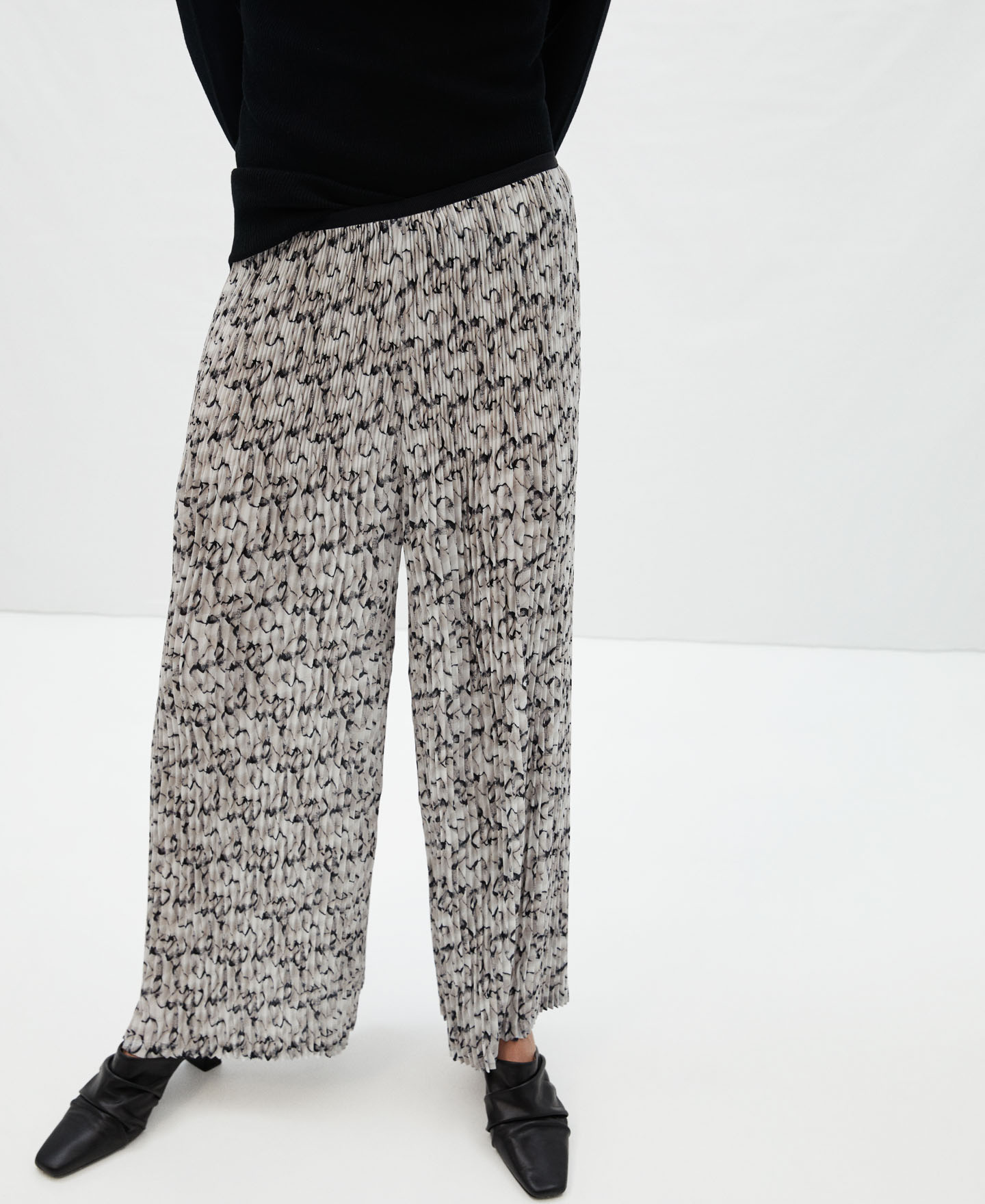 Crinkle printed trousers image number 0