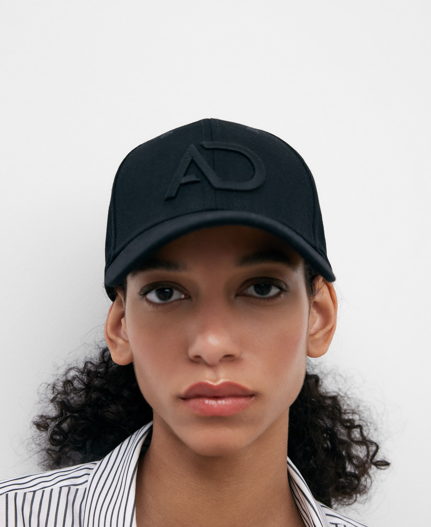 Black logotyped cap image number 3