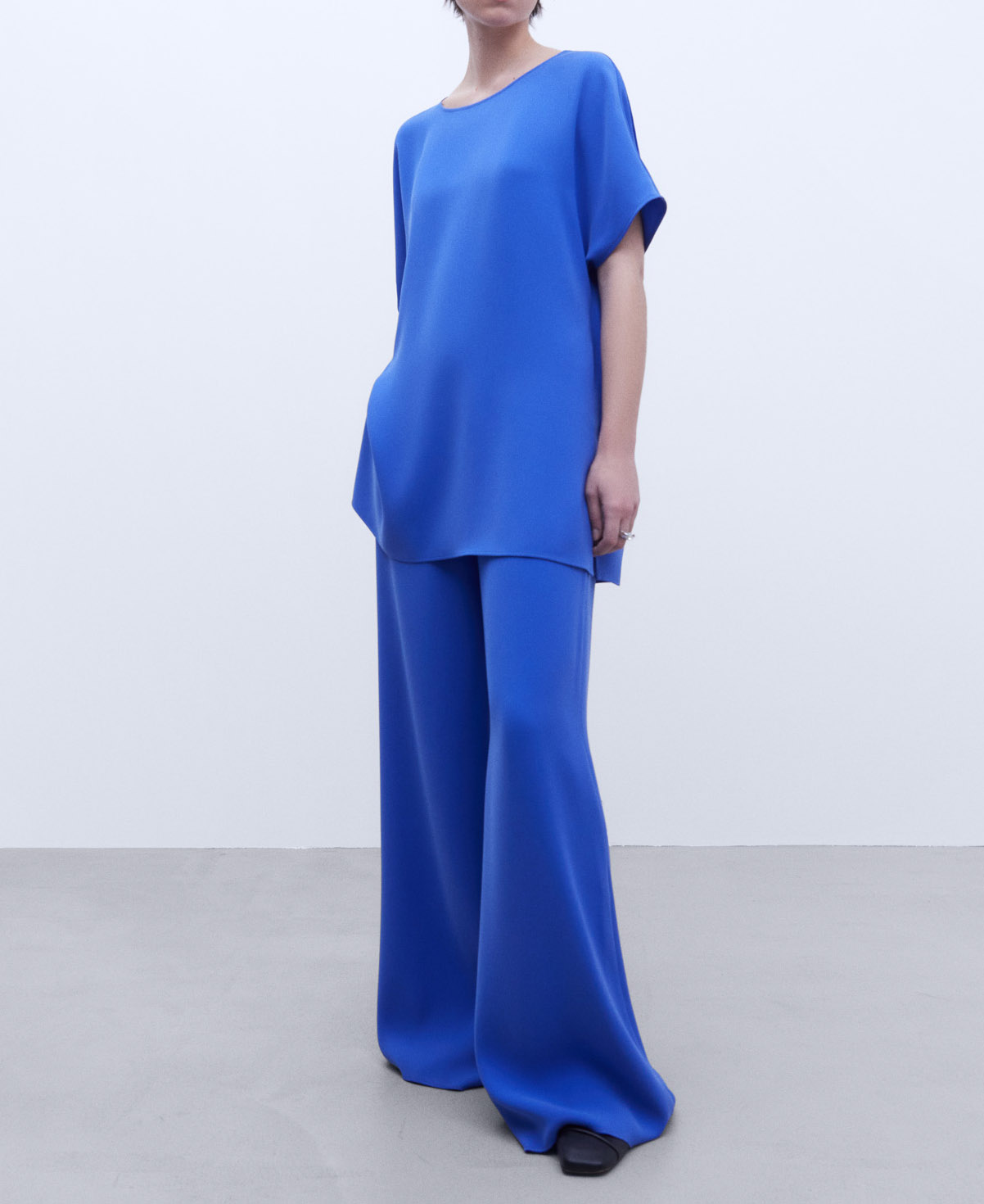 Scoop neckline shirt image number 1