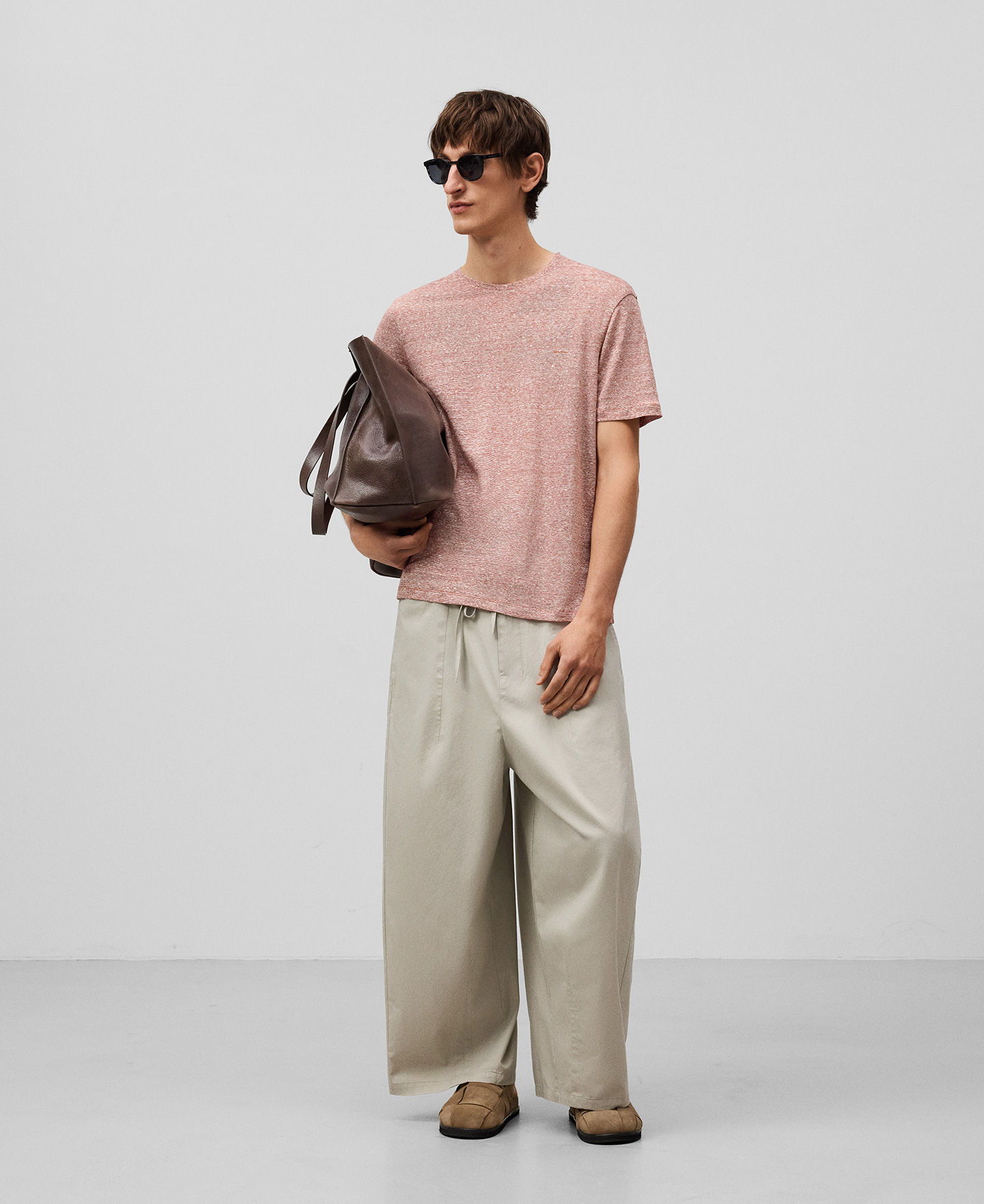 European linen structured T-shirt man image number 1