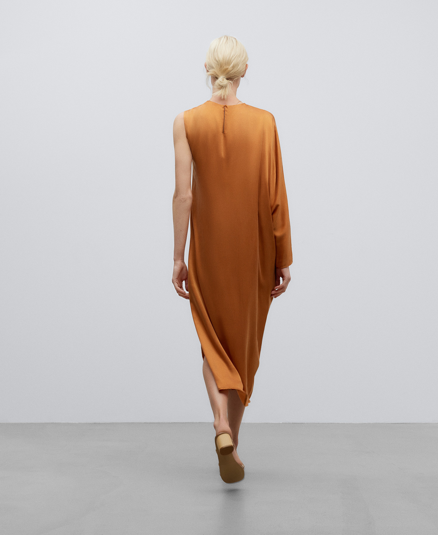 Vestido asimétrico naranja mujer image number 2