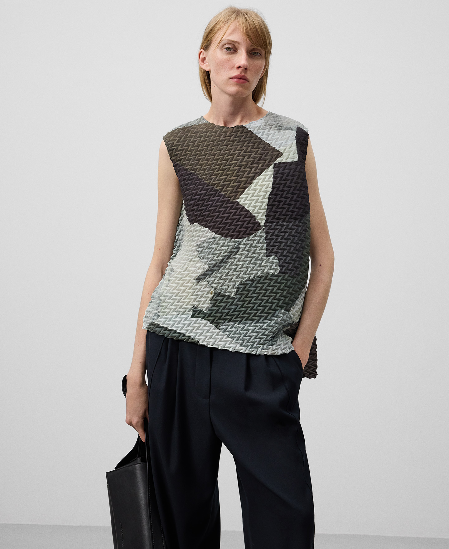 Asymmetrical printed crinkle top woman image number 0