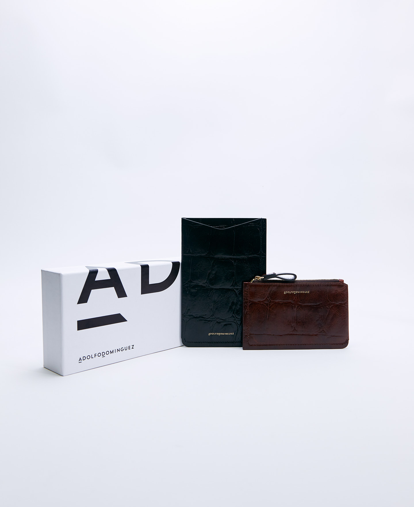 CHOOSE 2 pieces of leather goods image number 1