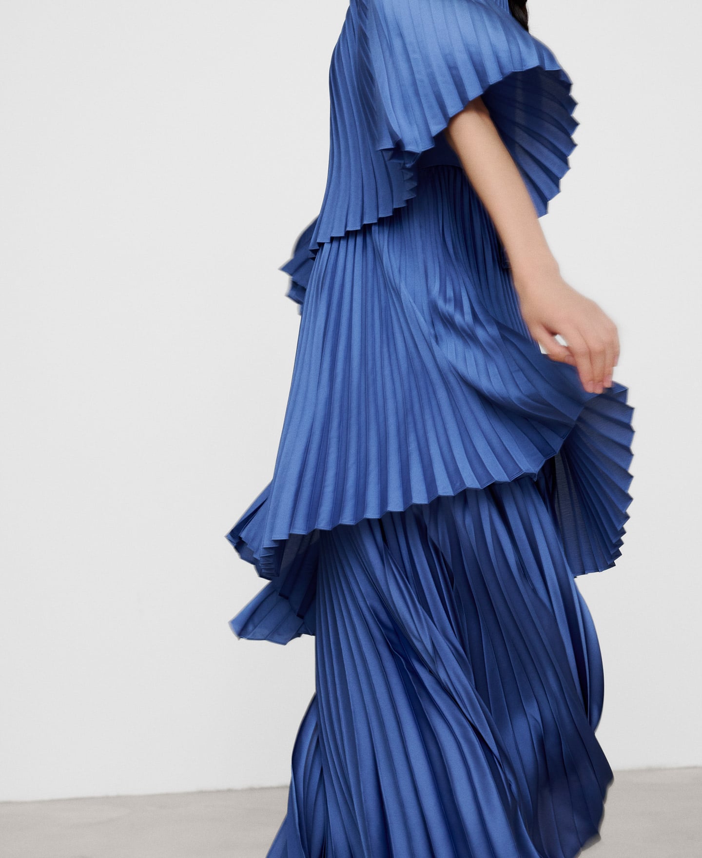 Asymmetrical layered long crinkle dress image number 0