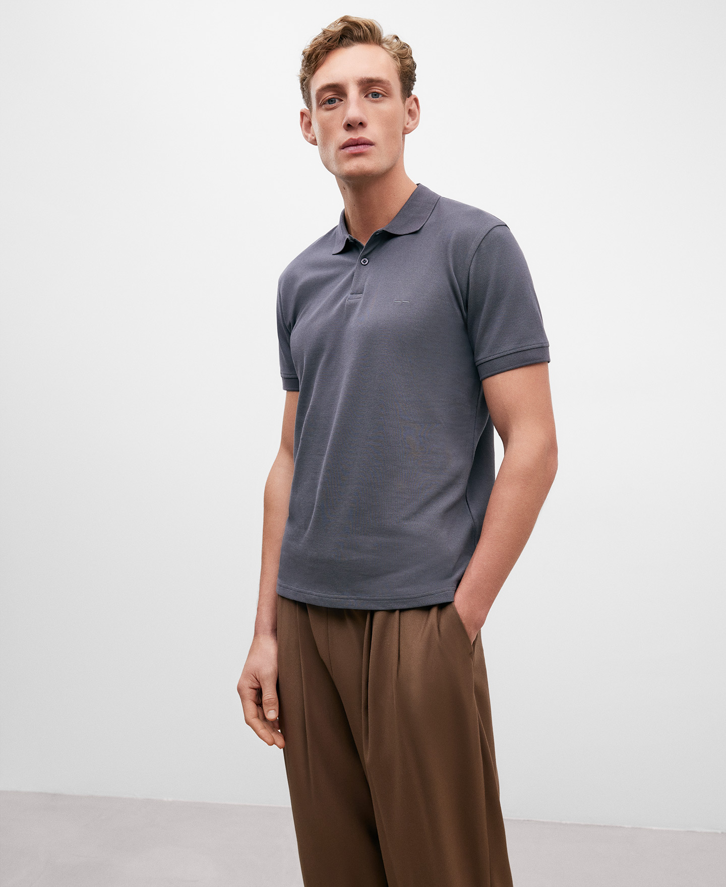 Polo piqué en coton gris homme image number 0