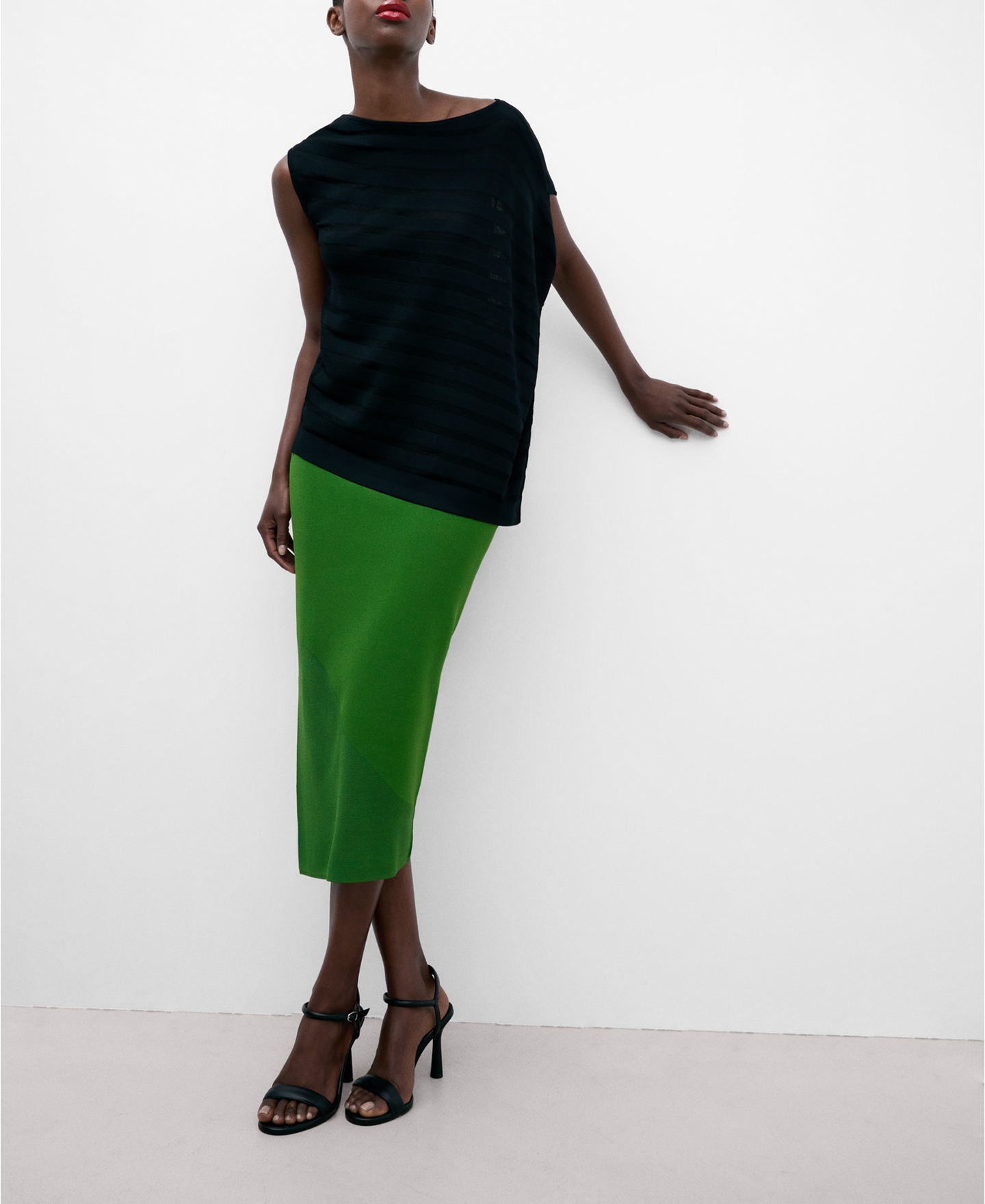Semitransparent knitted black pullover image number 1