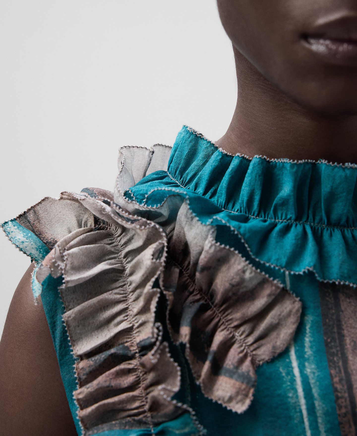 Printed dress with ruffles woman image number 3