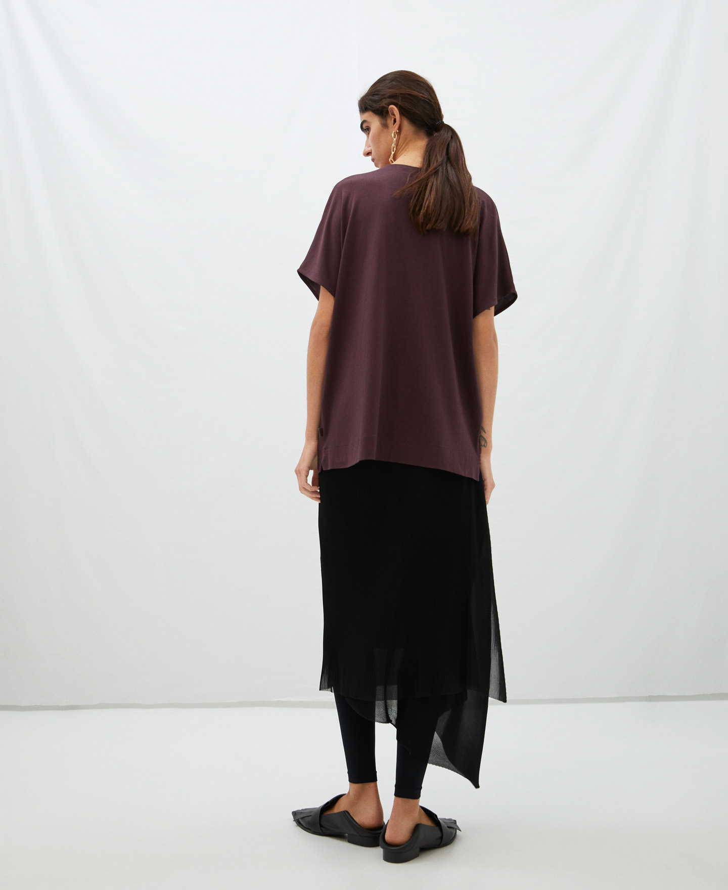 Camiseta escote pico en viscosa image number 2
