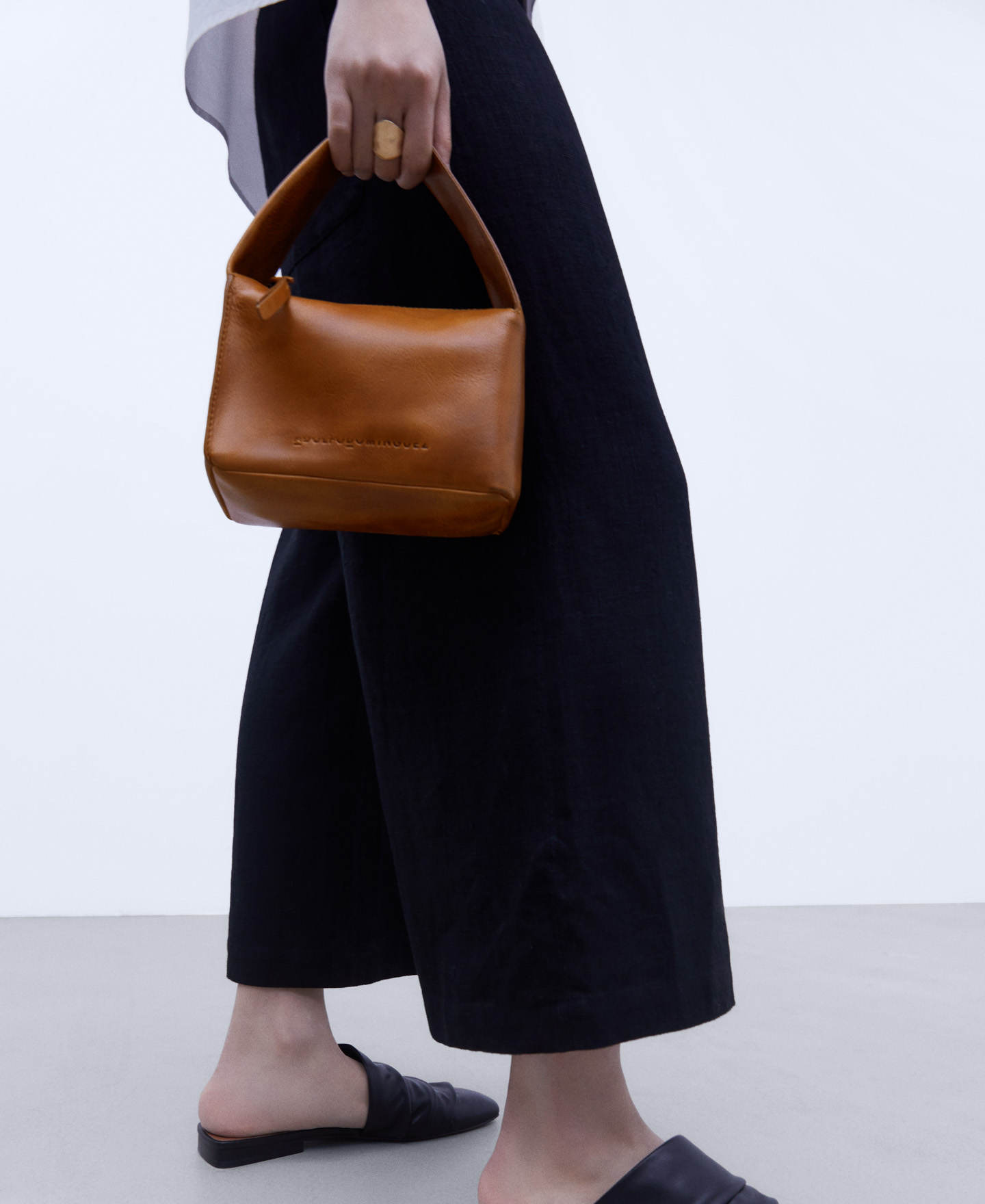 Crackle effect mini shoulder bag image number 5