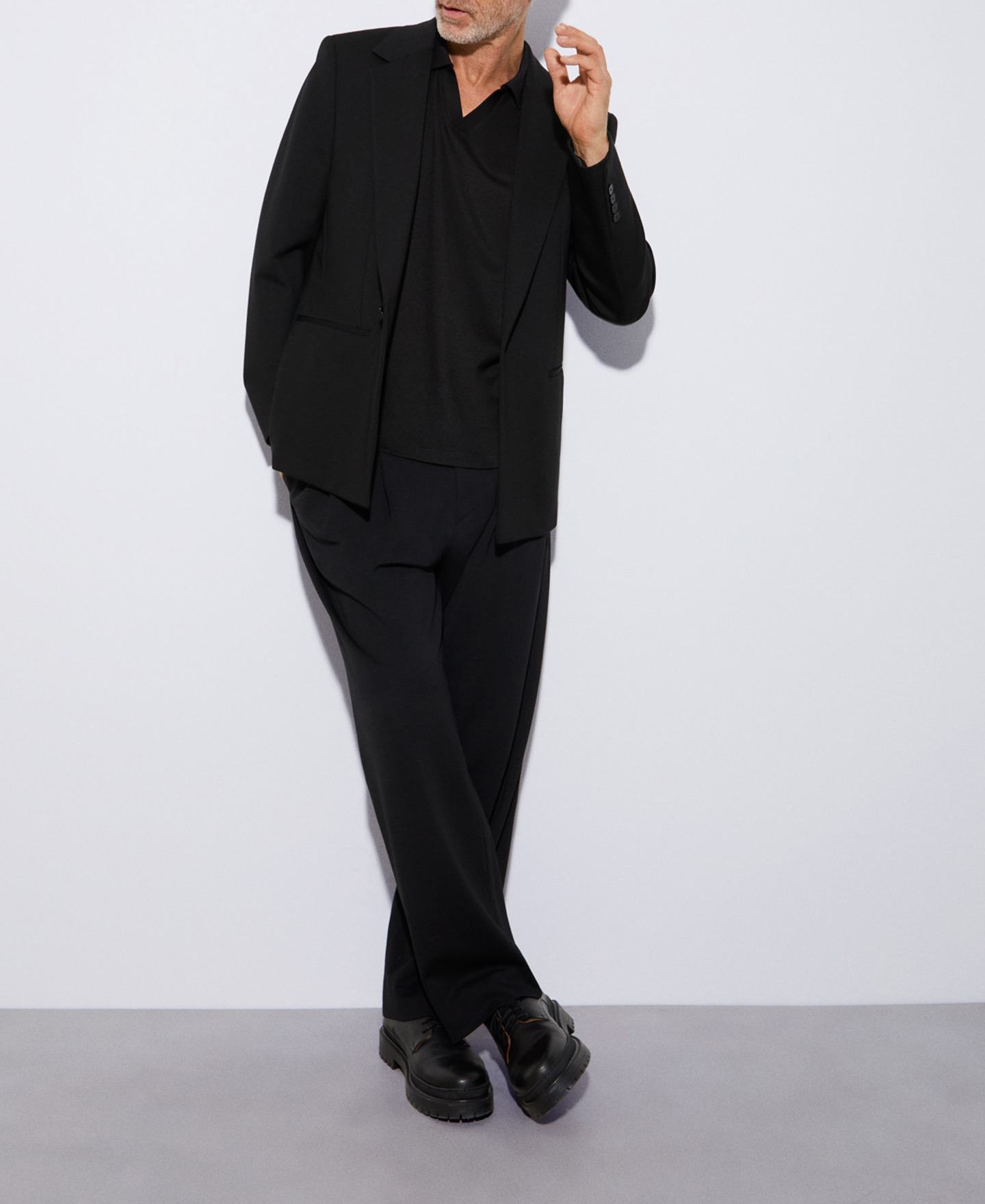 Structured polo shirt with V-opening image number 1