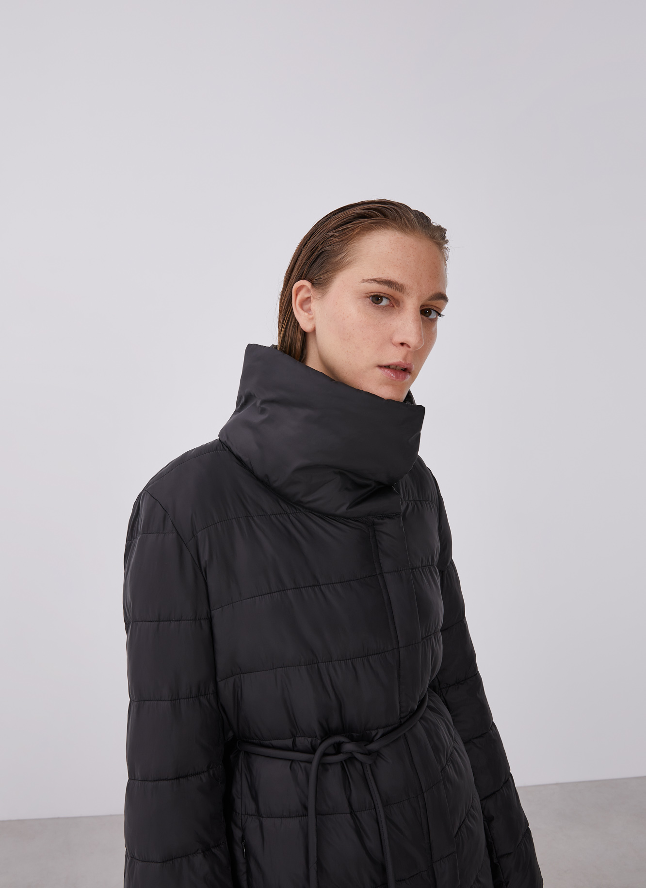 Anorak acolchado cuello alto image number 4