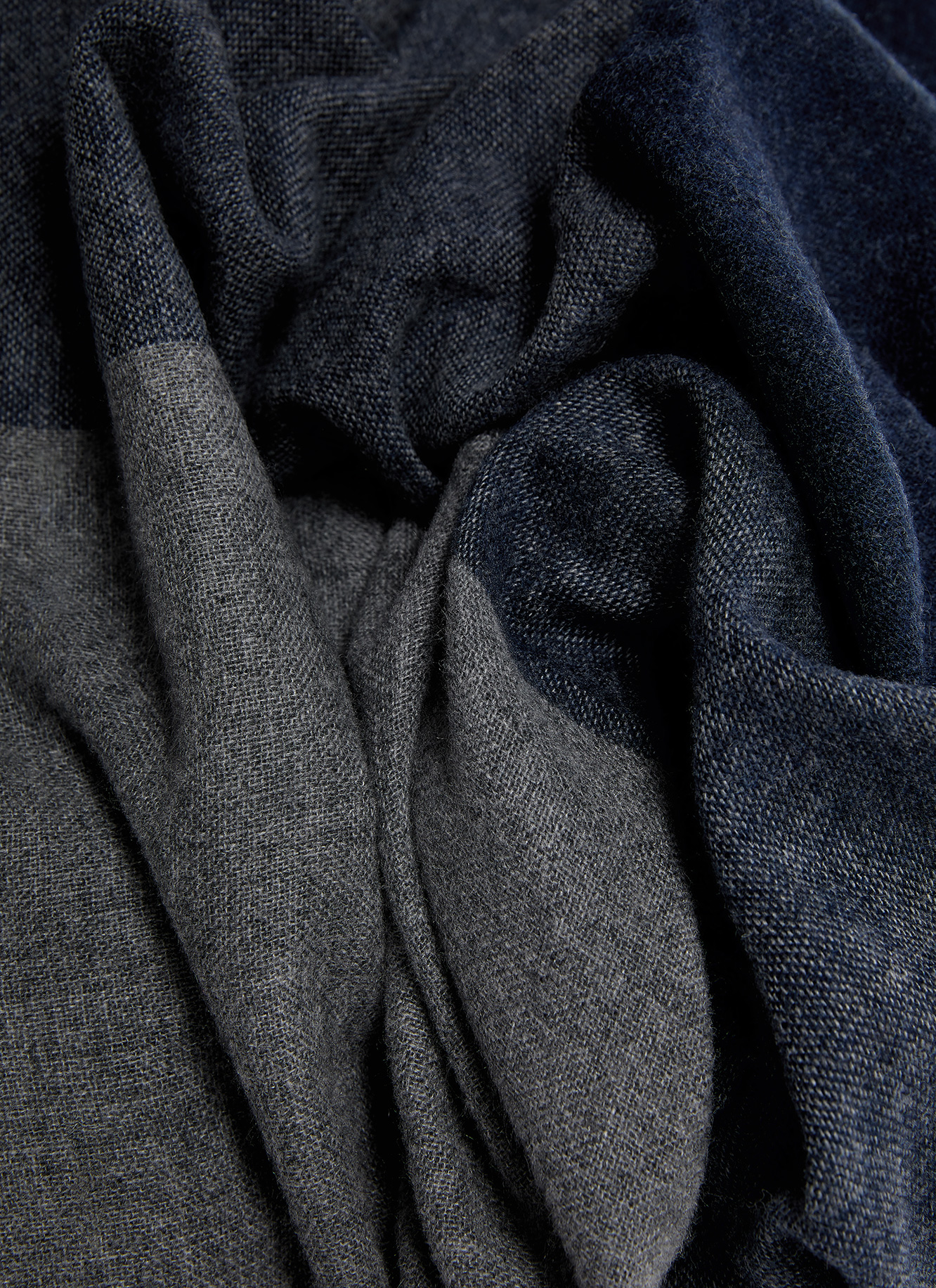 Bicolour foulard with merino wool image number 2