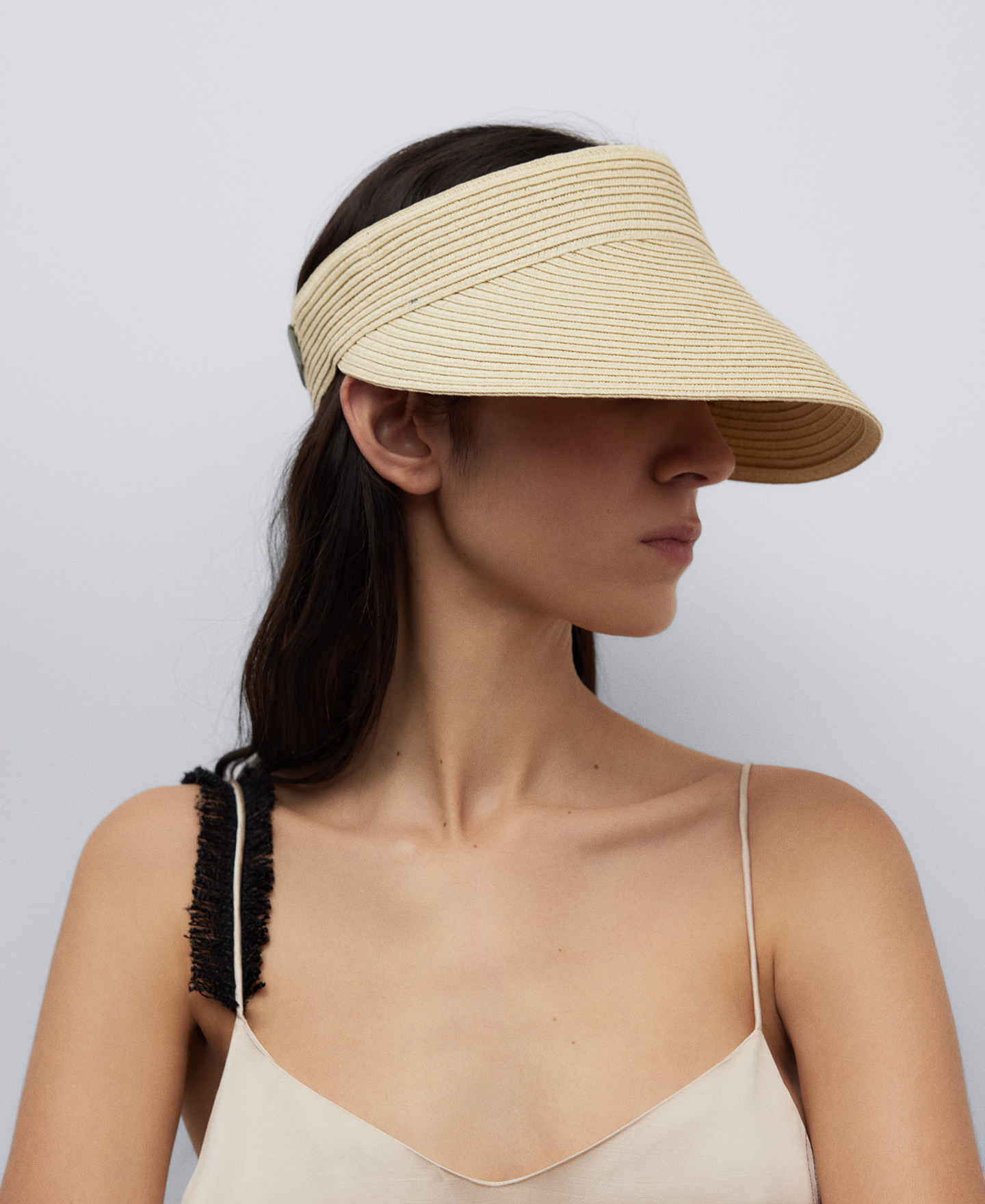 Braided effect cap woman image number 3