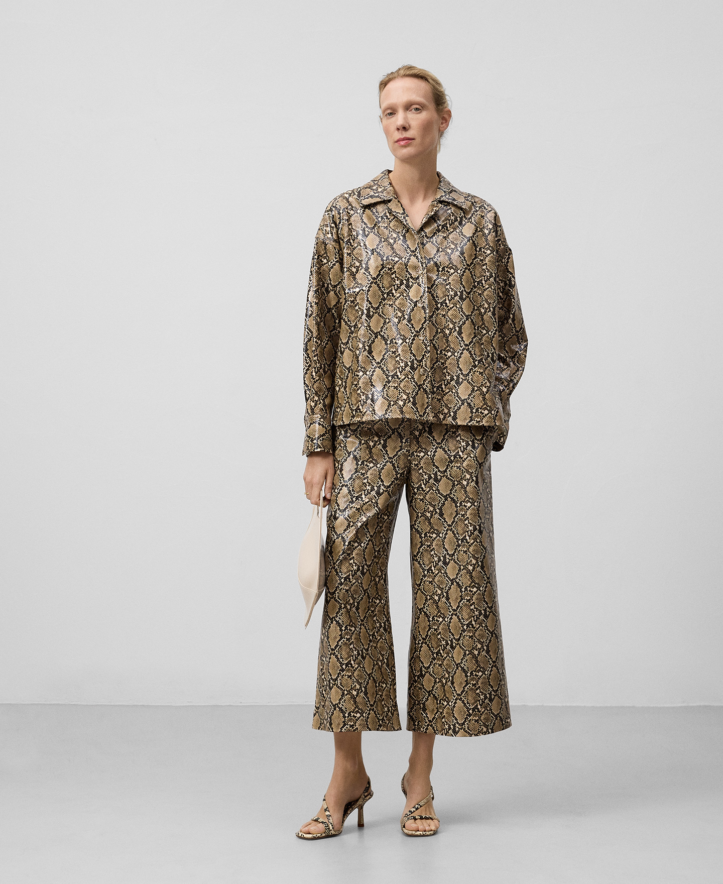 Sobrecamisa animal print mujer image number 1