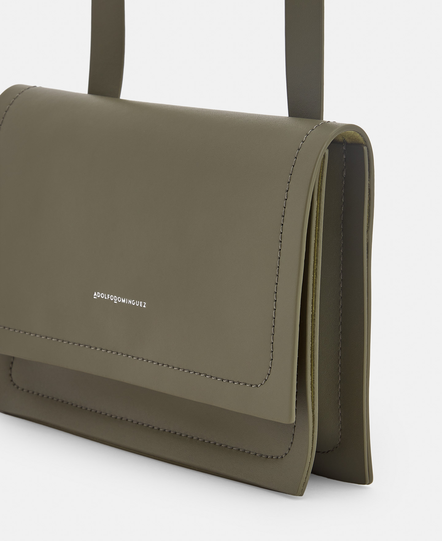 Shoulder bag in responsible vachetta image number 3