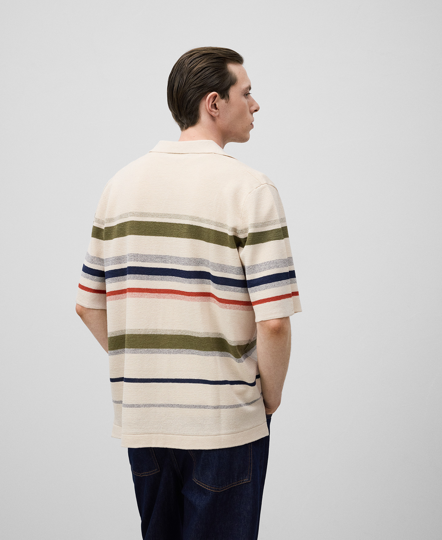 Polo rayas con botones hombre image number 2