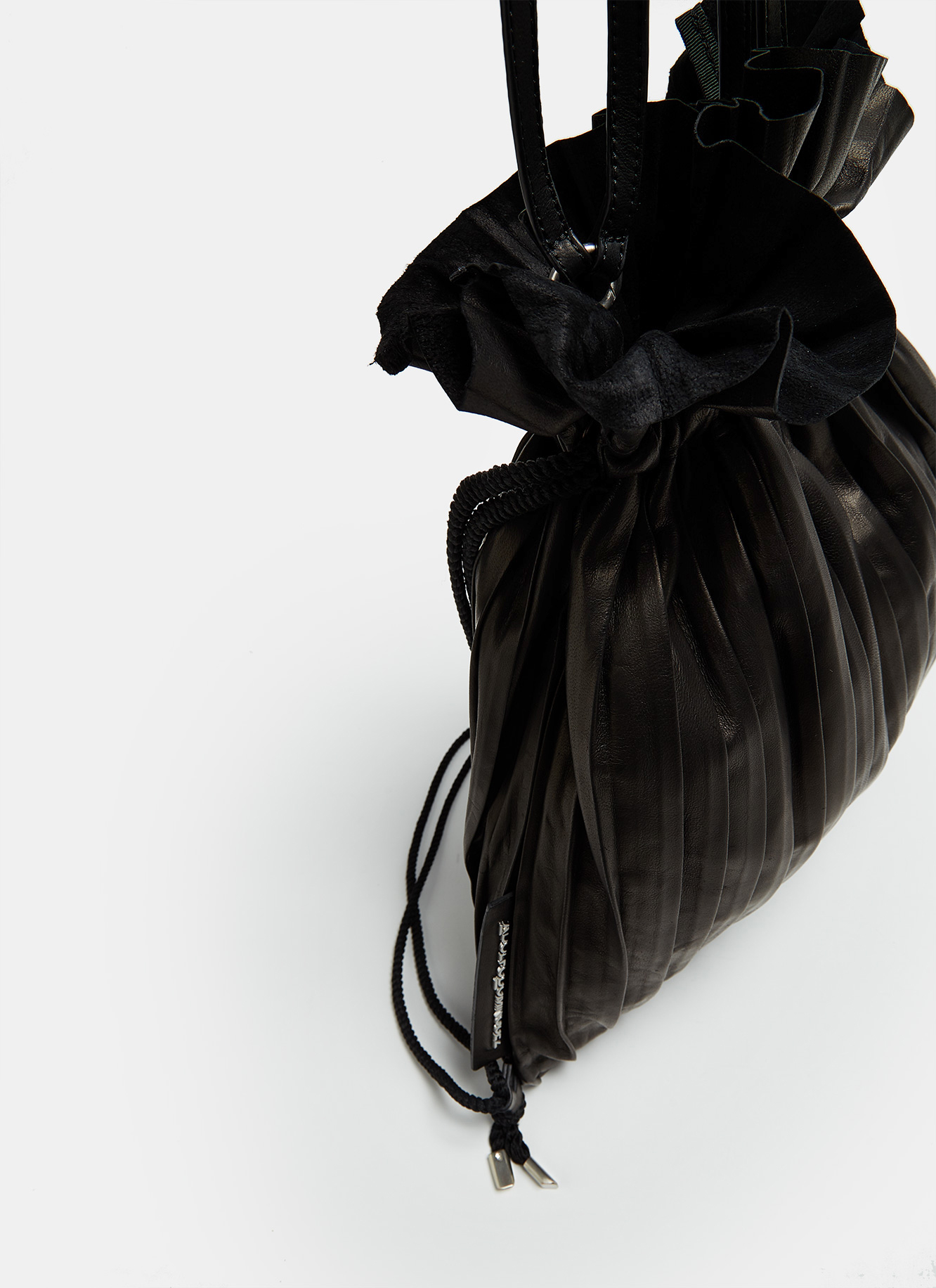 Drawstring bag in pleated leather image number 2
