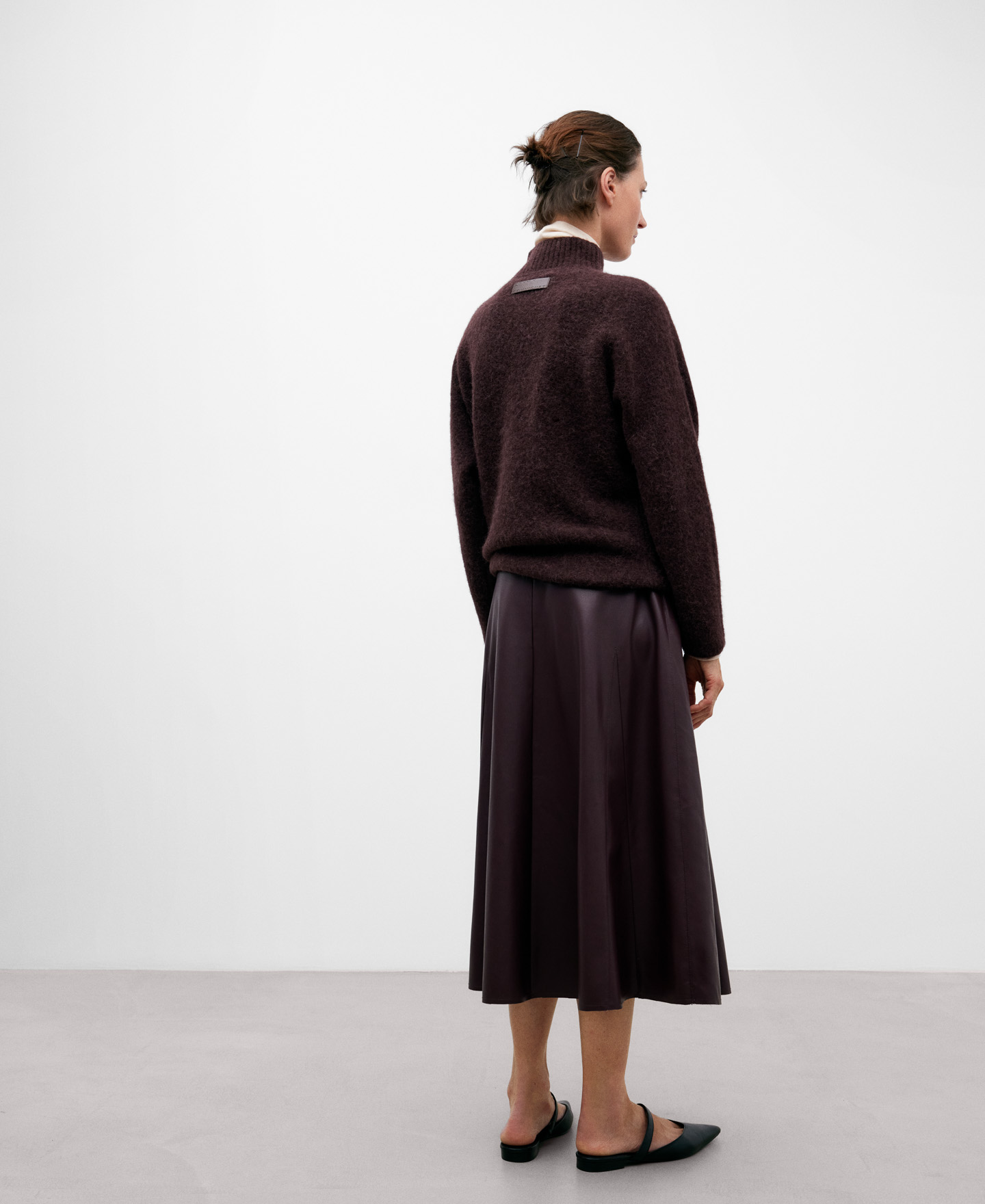 Long skirt with godet hem for women image number 2