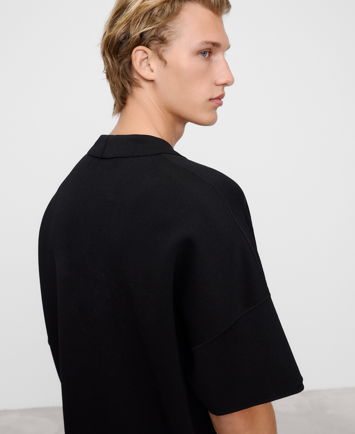 Crepe V neck polo shirt image number 3
