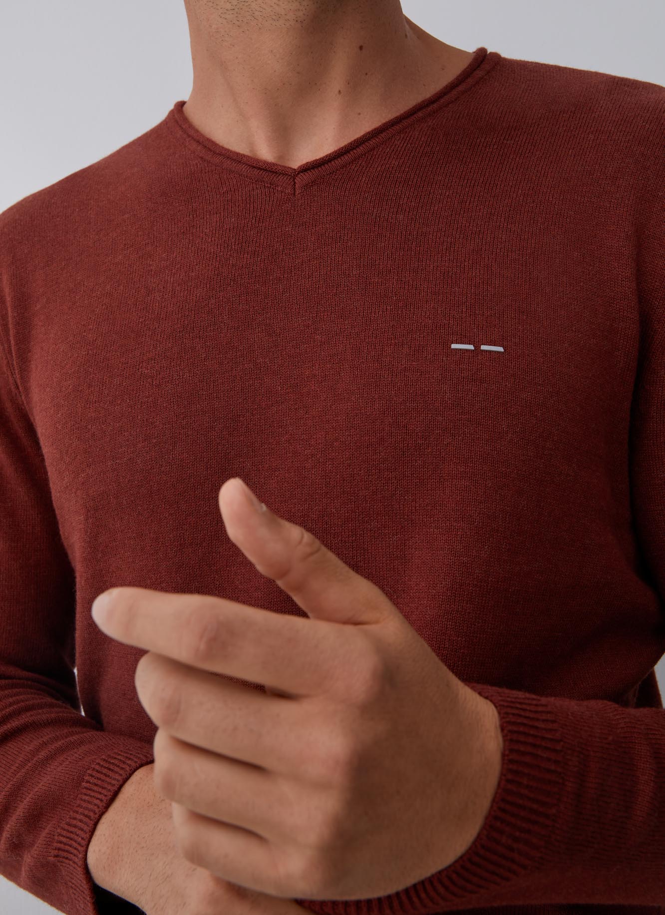 V-neckline sweater with roll edge collar image number 2