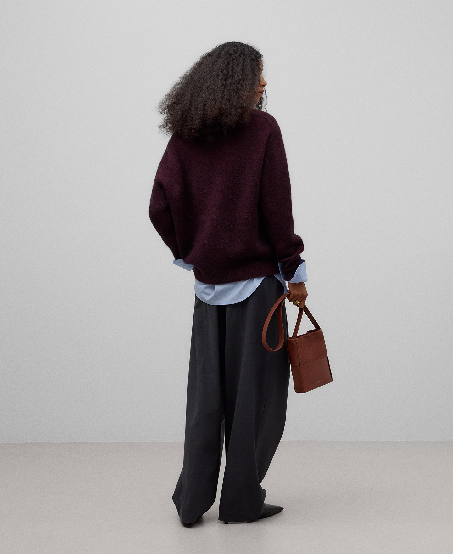 Jersey cuello pico con alpaca mujer image number 2