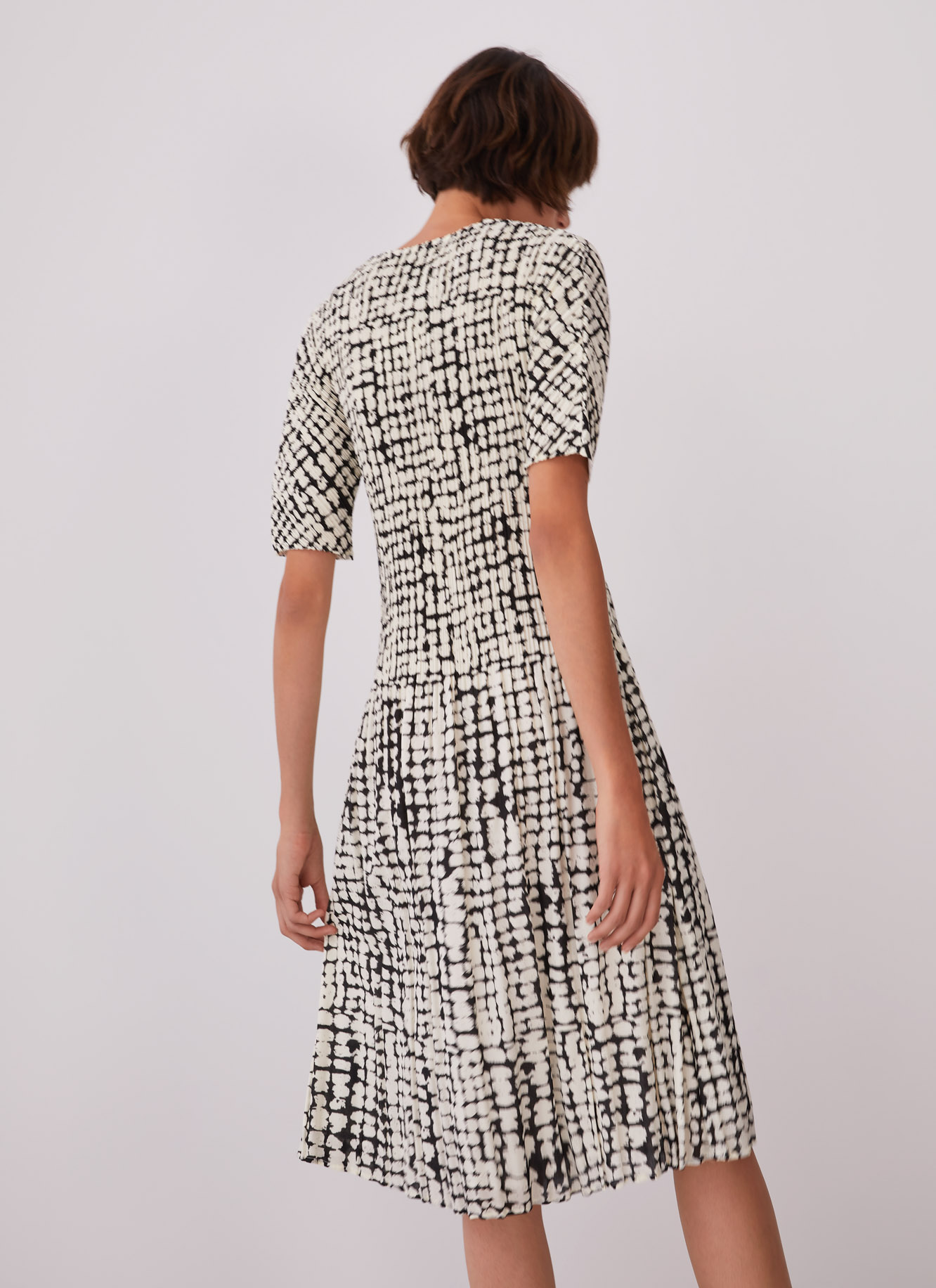Crinkle dress with signature print image number 1