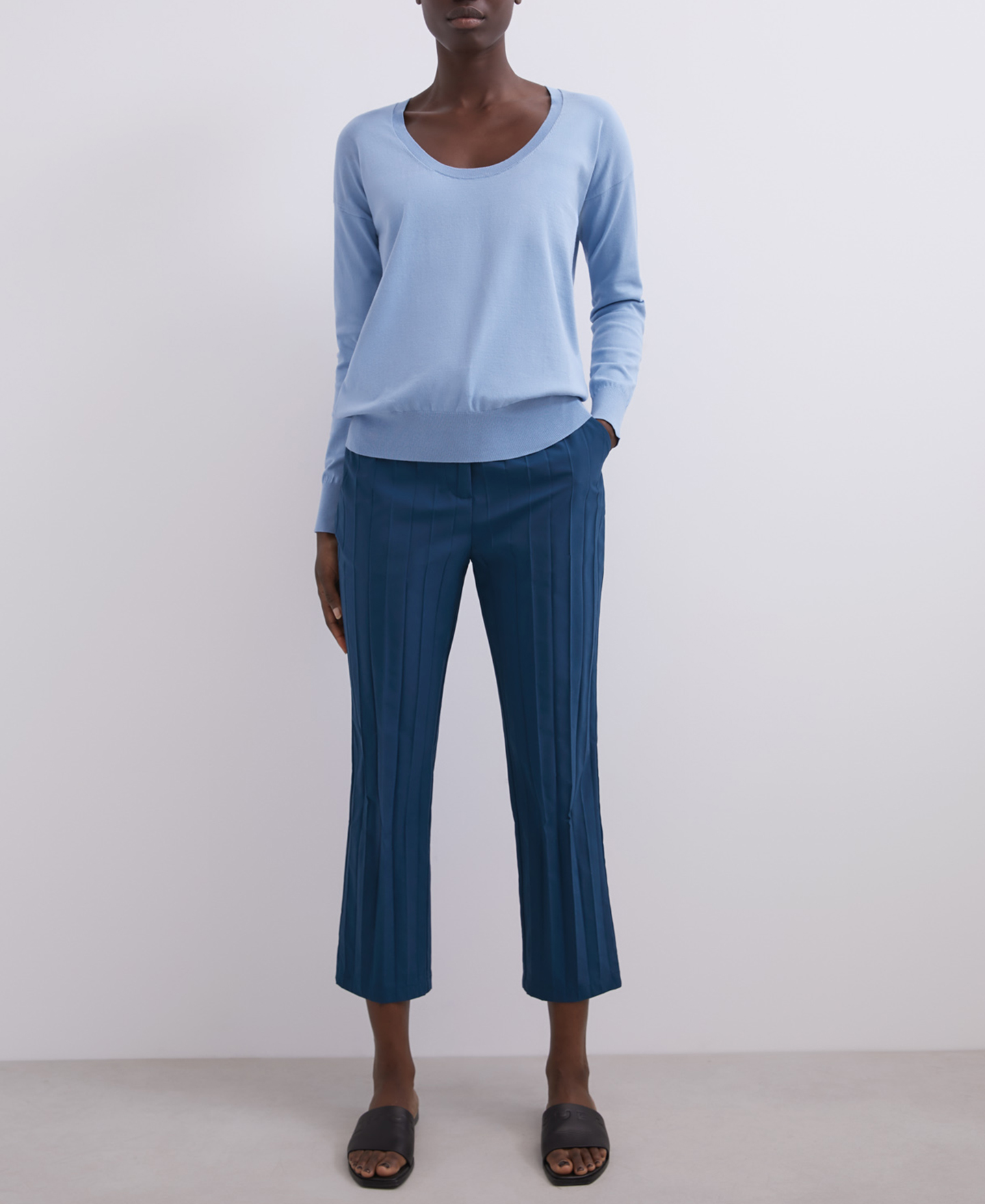 Oval neckline sweater image number 3