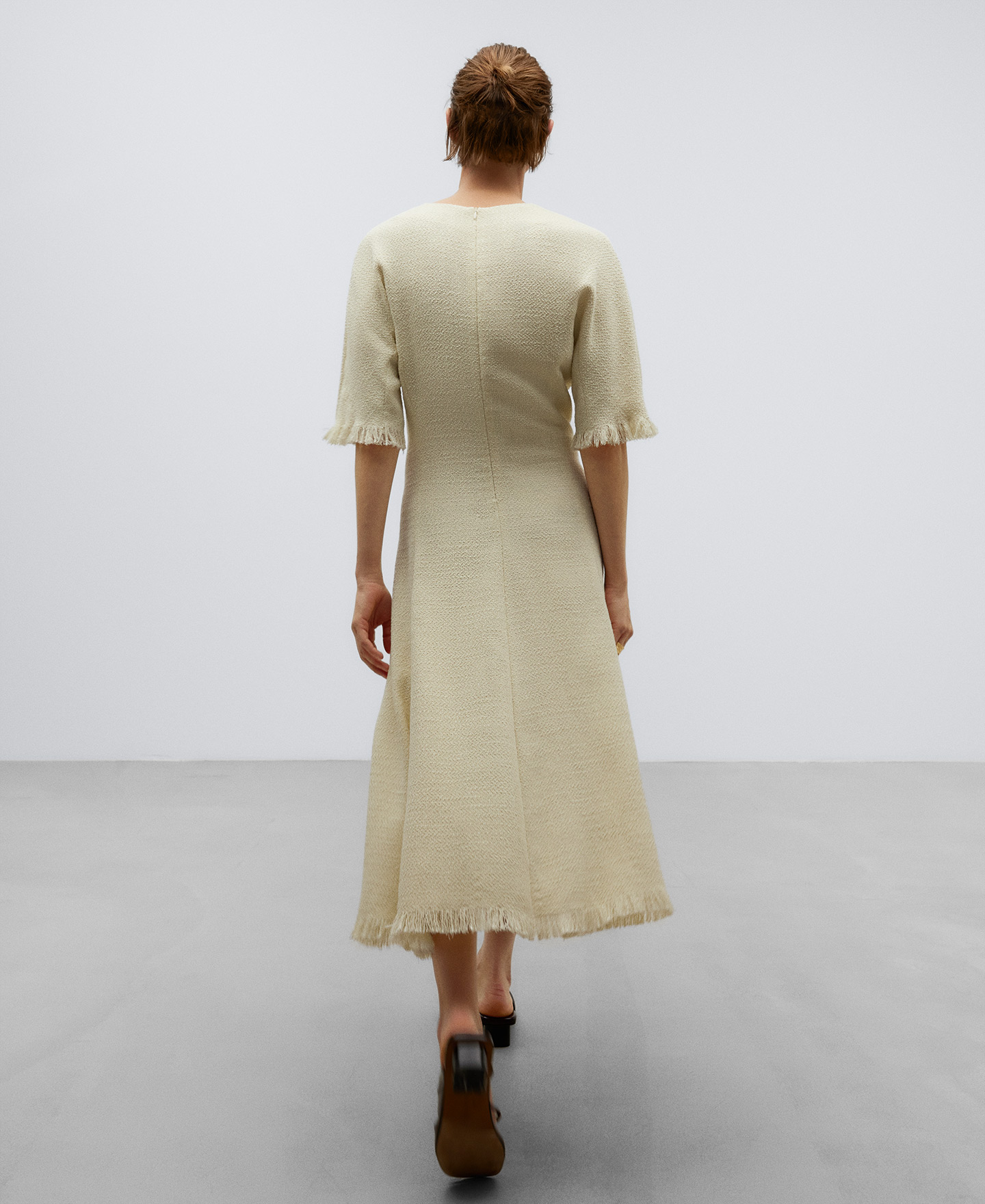 Vestido bajo desflecado mujer image number 2