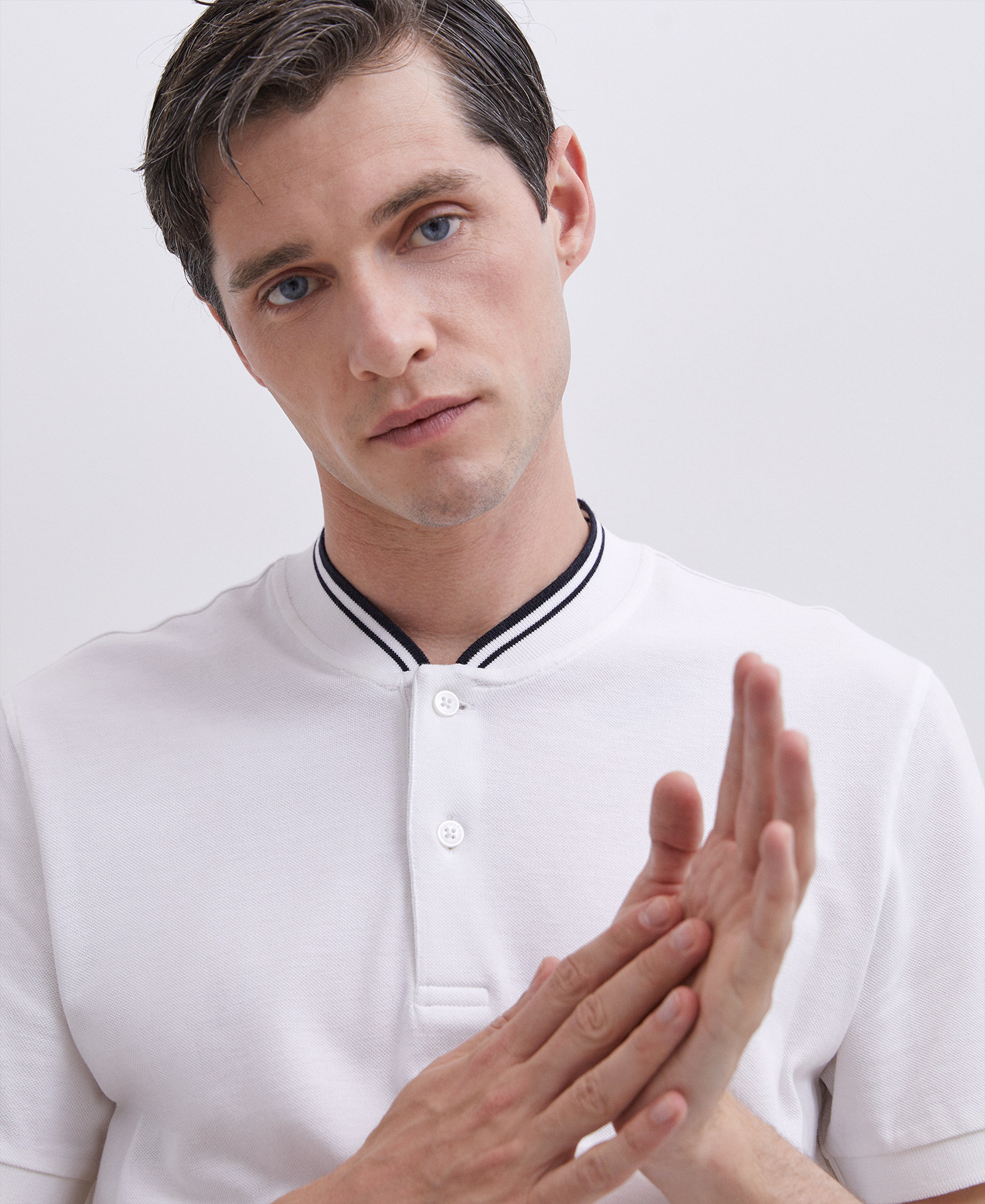 White pique polo shirt image number 2