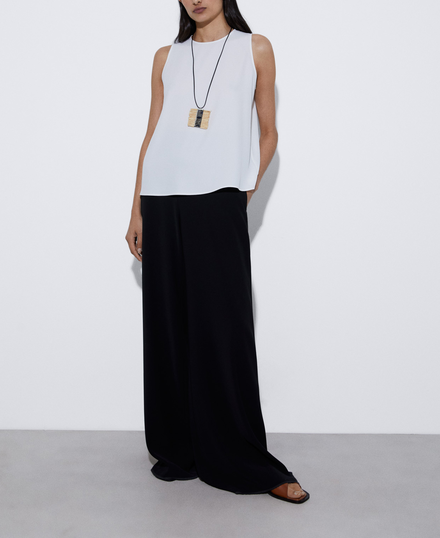Halter neck cocktail top image number 1