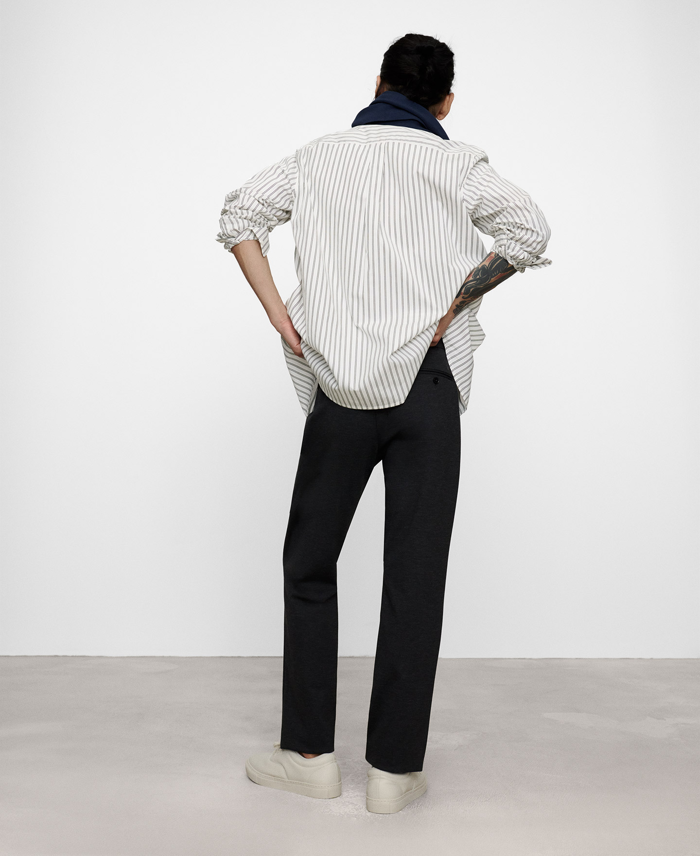 Pantal&oacute;n chino regular fit tejido punto image number 2