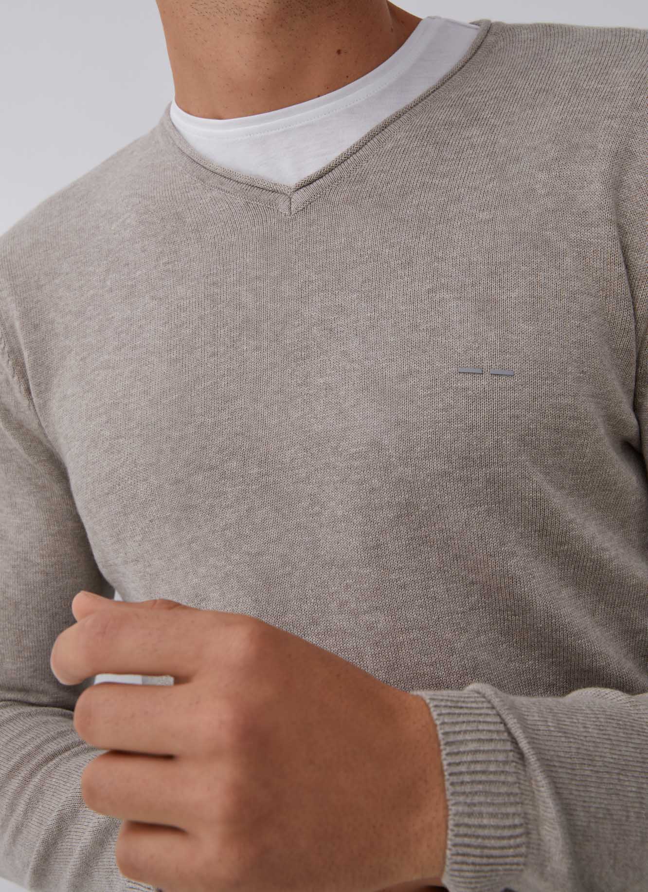 Jersey con cuello pico de rulo image number 2