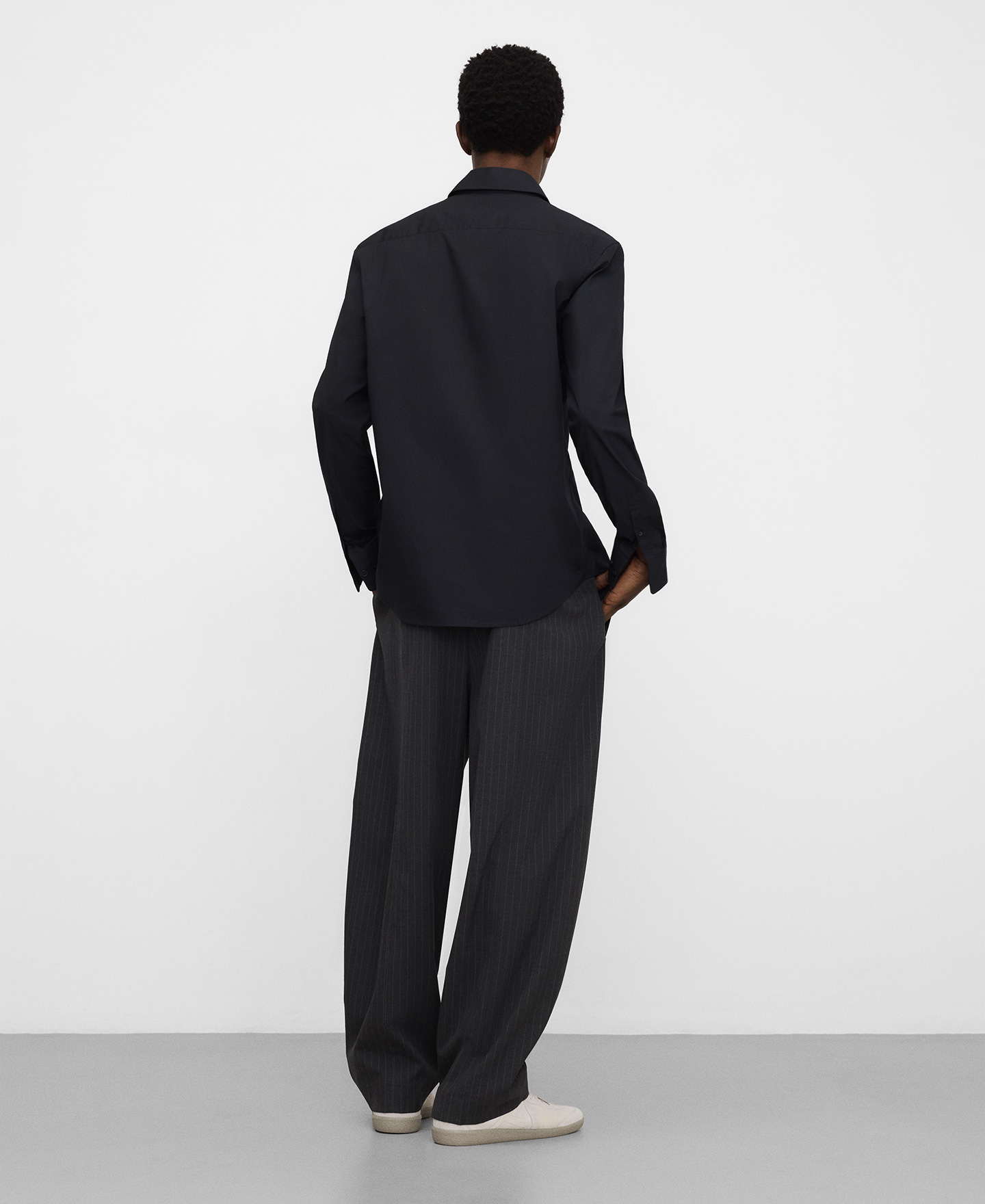 Slim fit spread collar shirt man image number 2